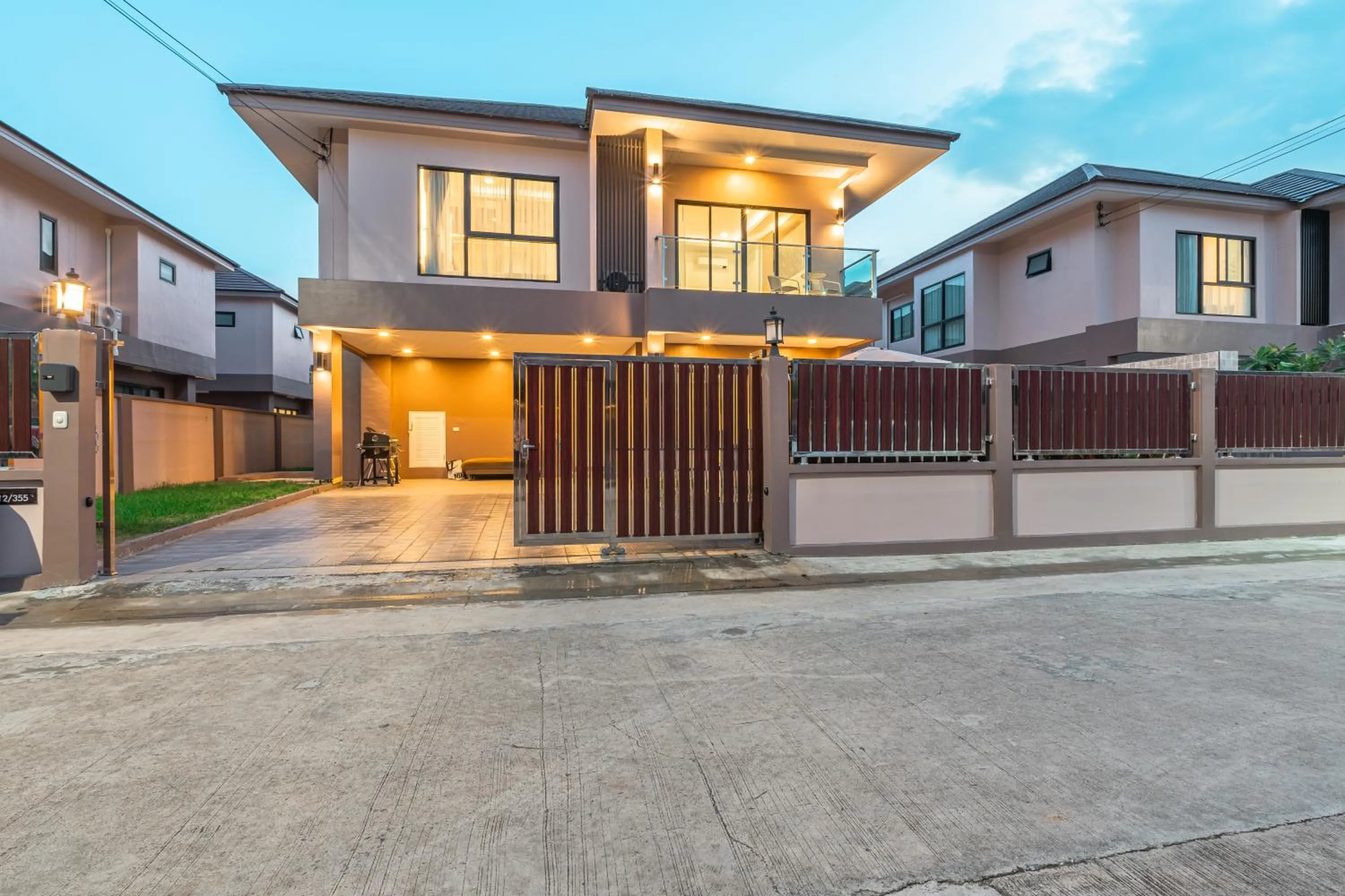 Property building in Southern Peak Pool Villa Huay Yai Pattaya