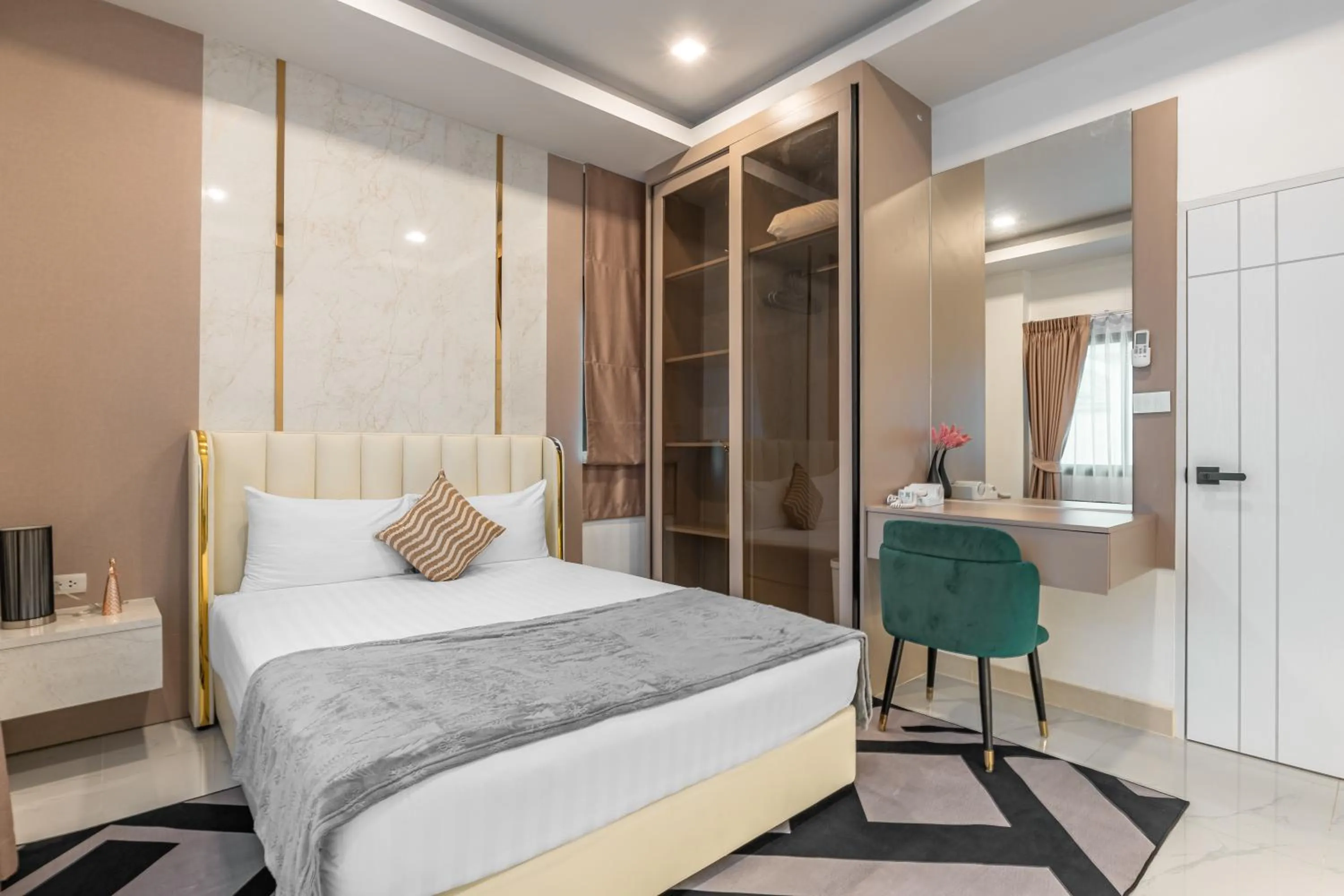 Bed in Southern Peak Pool Villa Huay Yai Pattaya