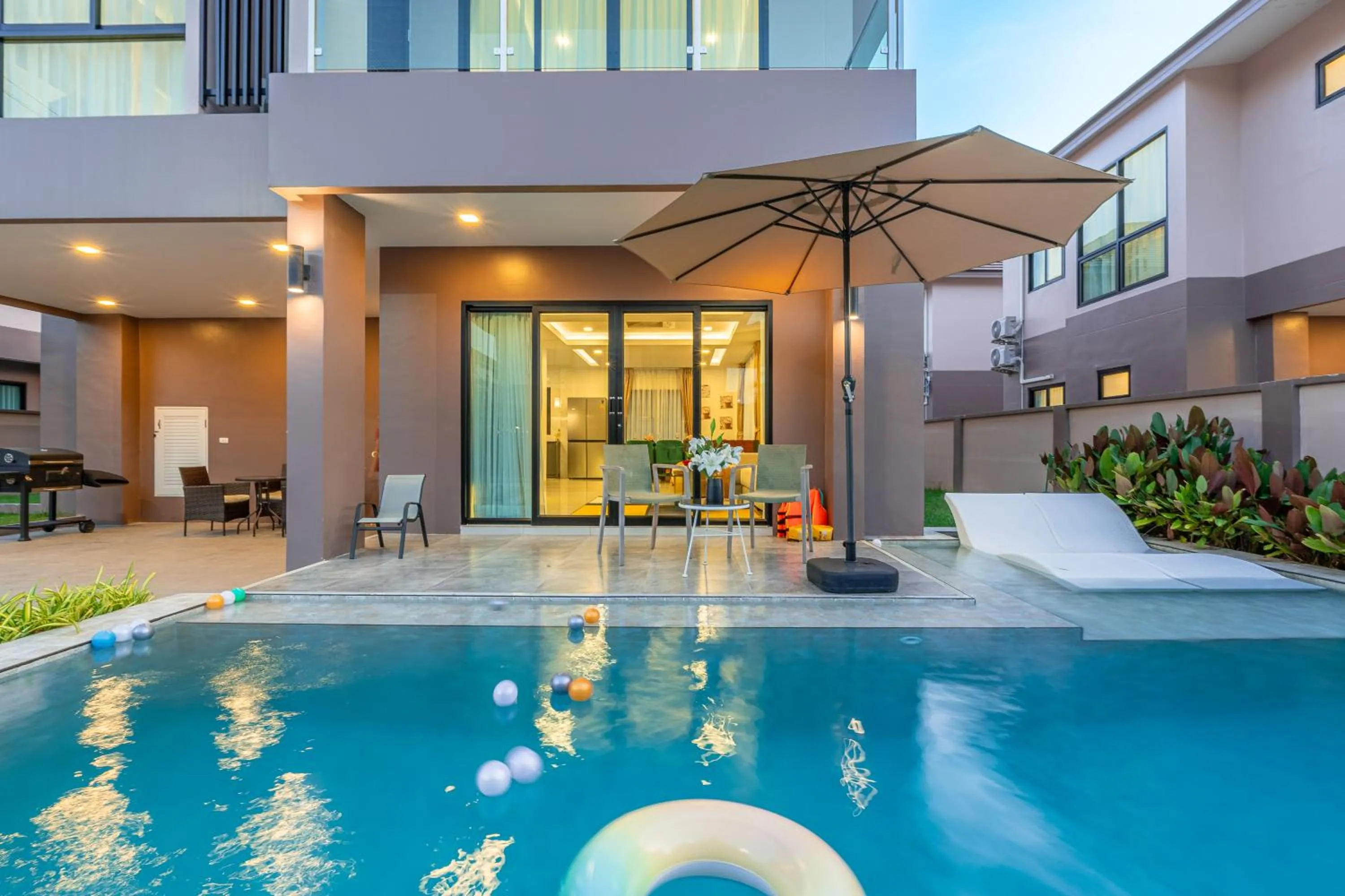 Swimming pool in Southern Peak Pool Villa Huay Yai Pattaya