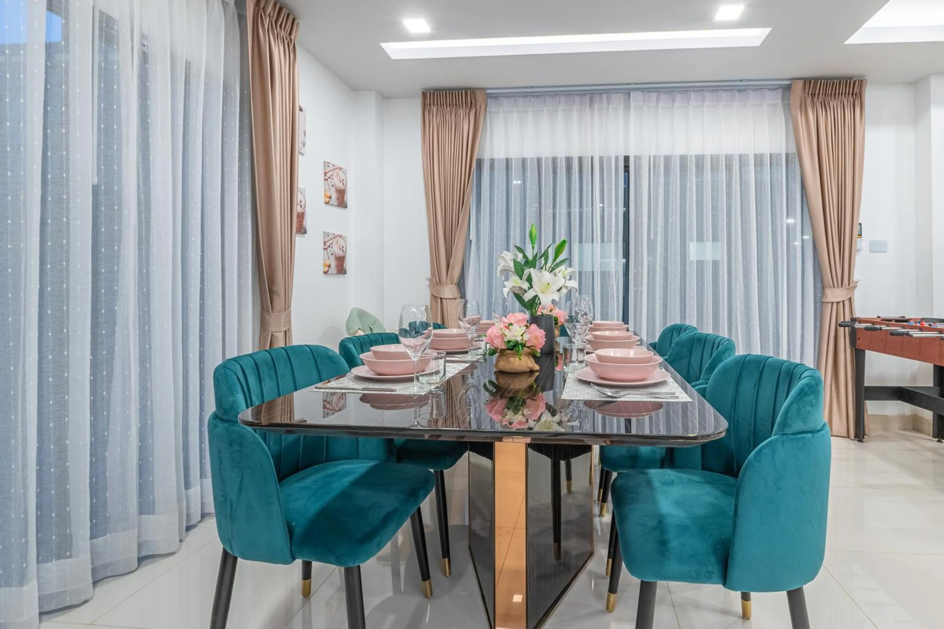 Dining area in Southern Peak Pool Villa Huay Yai Pattaya