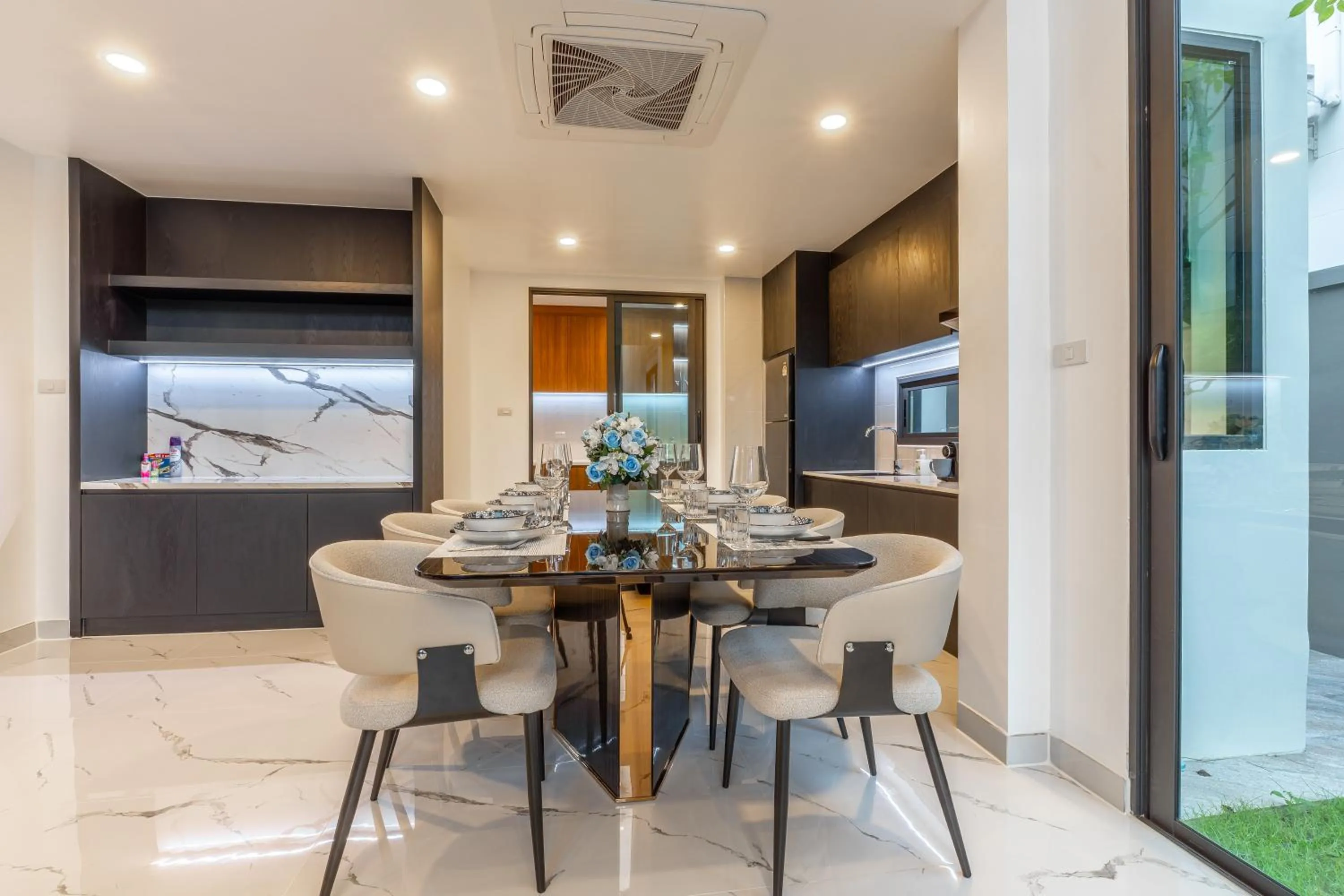 Kitchen or kitchenette in Southern Peak Pool Villa Huay Yai Pattaya