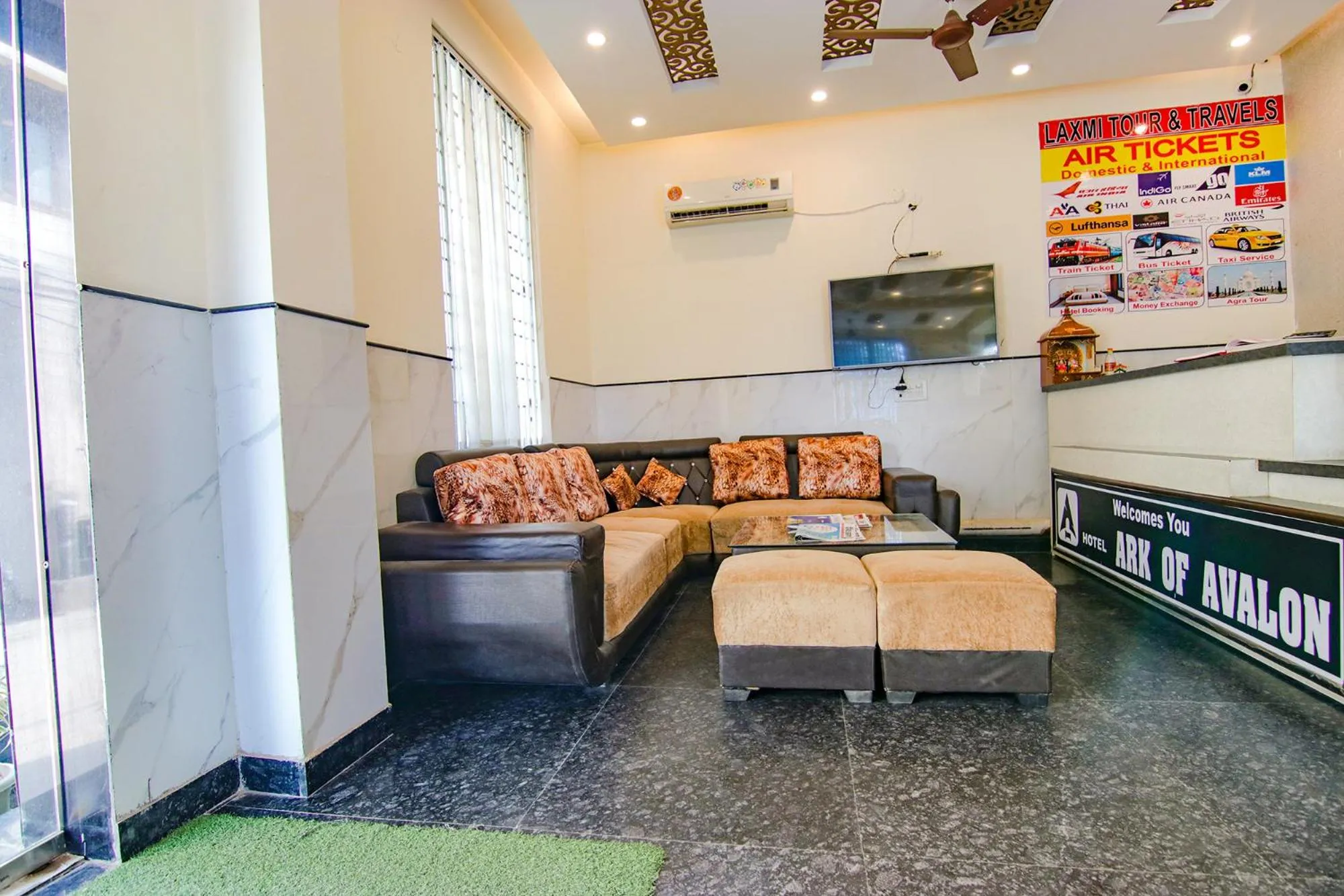 Lobby or reception in FabHotel Airport Avalon - Nr IGI Airport New Delhi