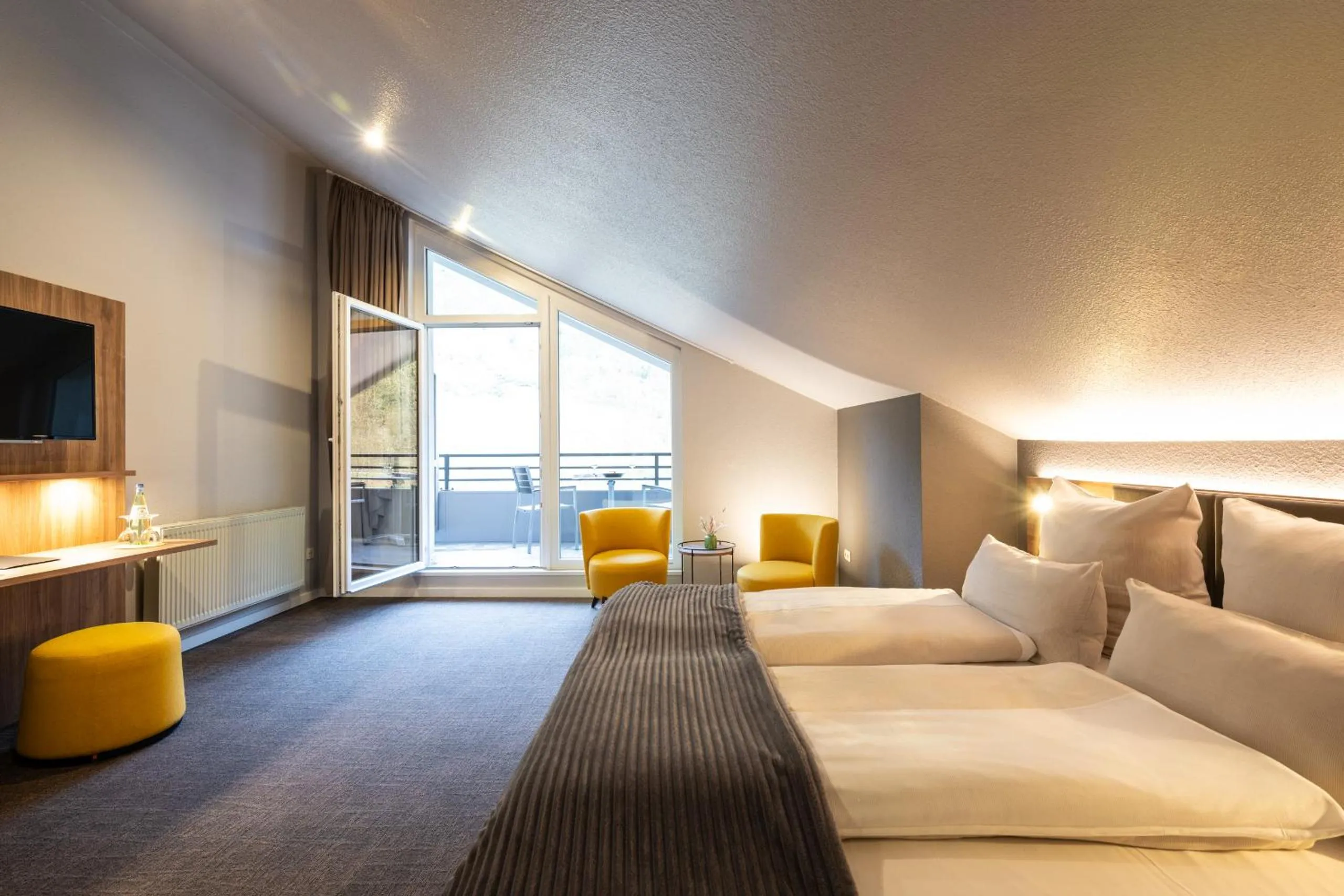 Photo of the whole room, Bed in Uferdeck - Boutique Hotel