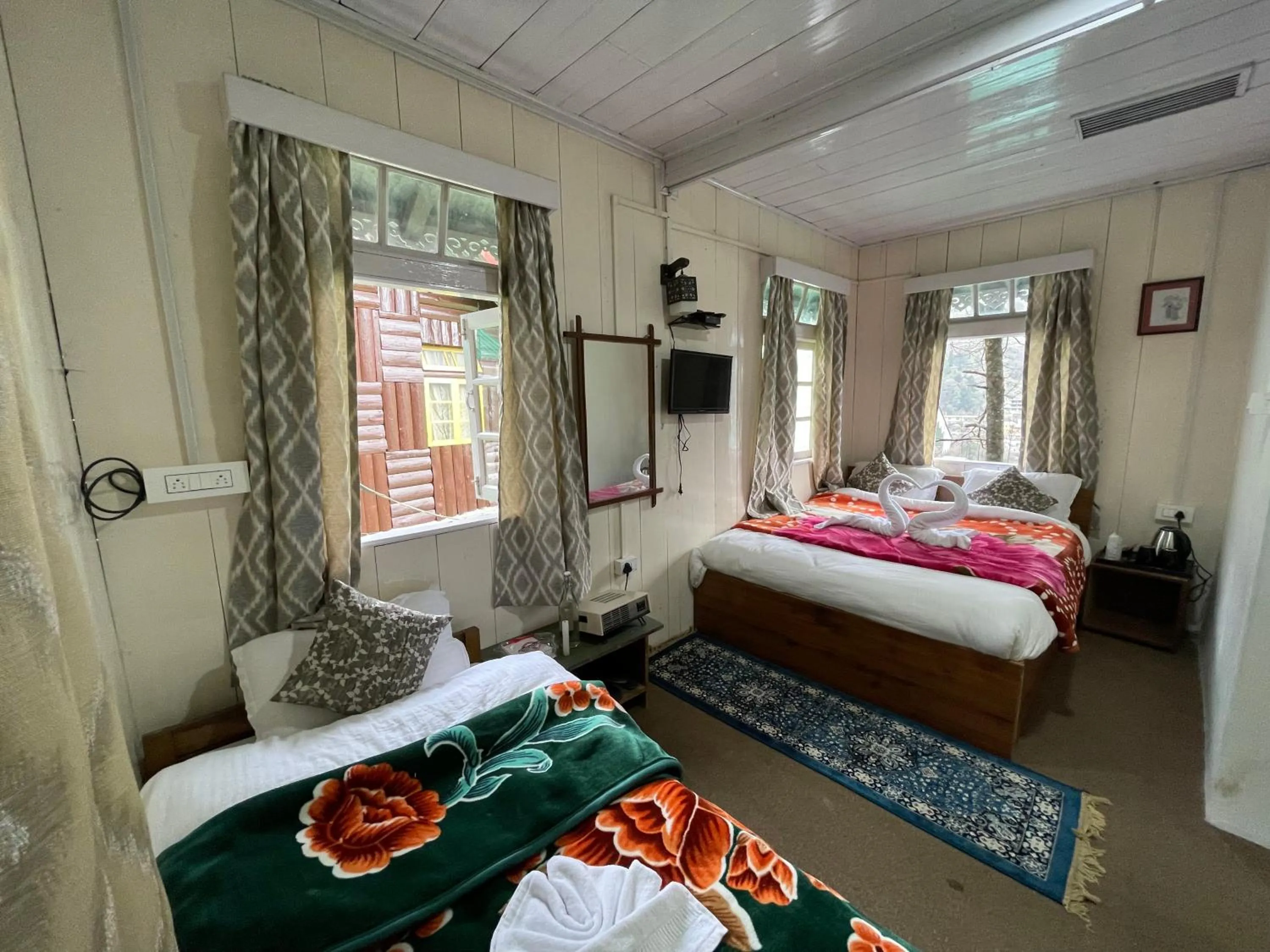 Bed in Apple Valley Cottages Lachung