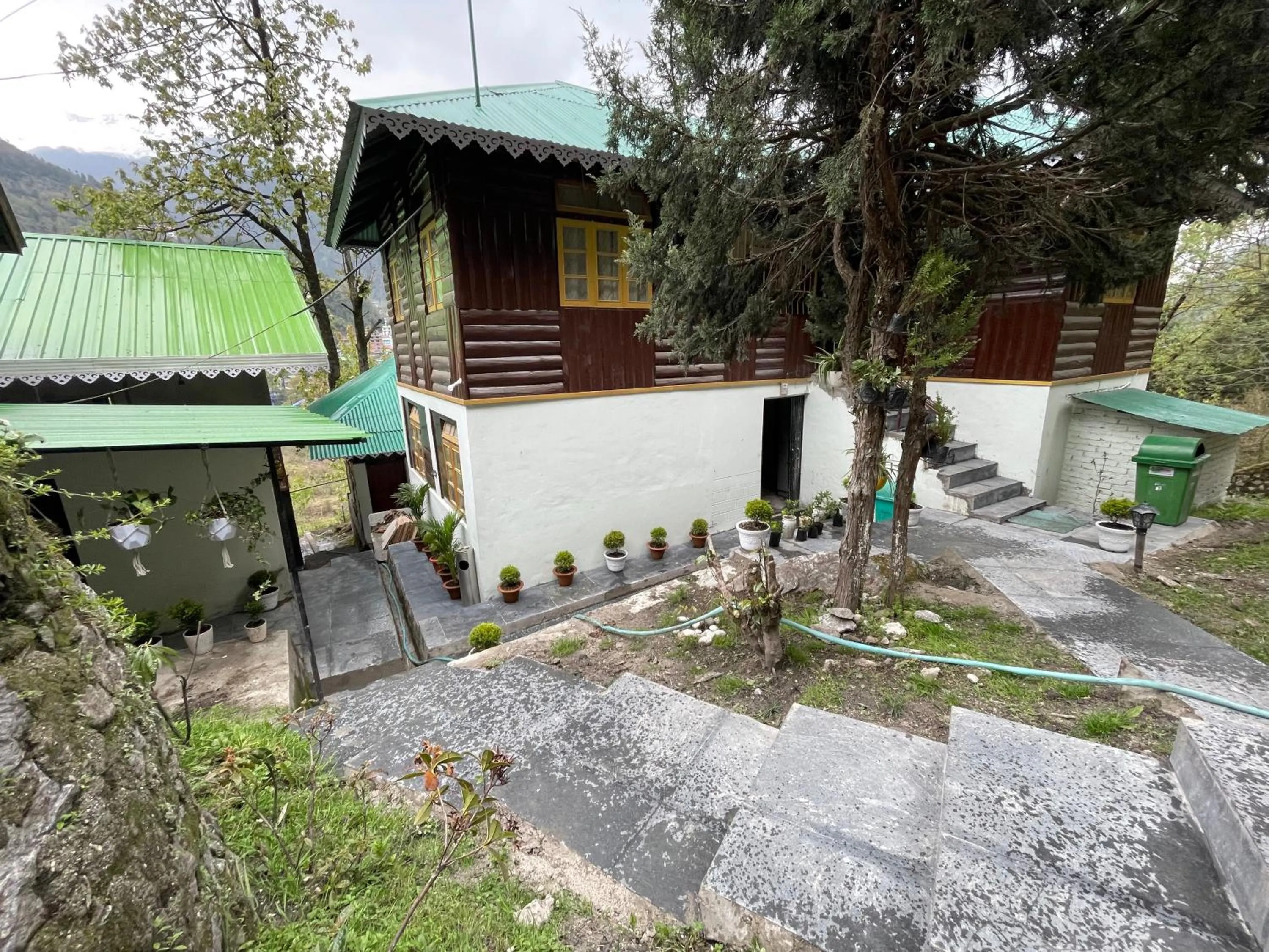 Property building in Apple Valley Cottages Lachung