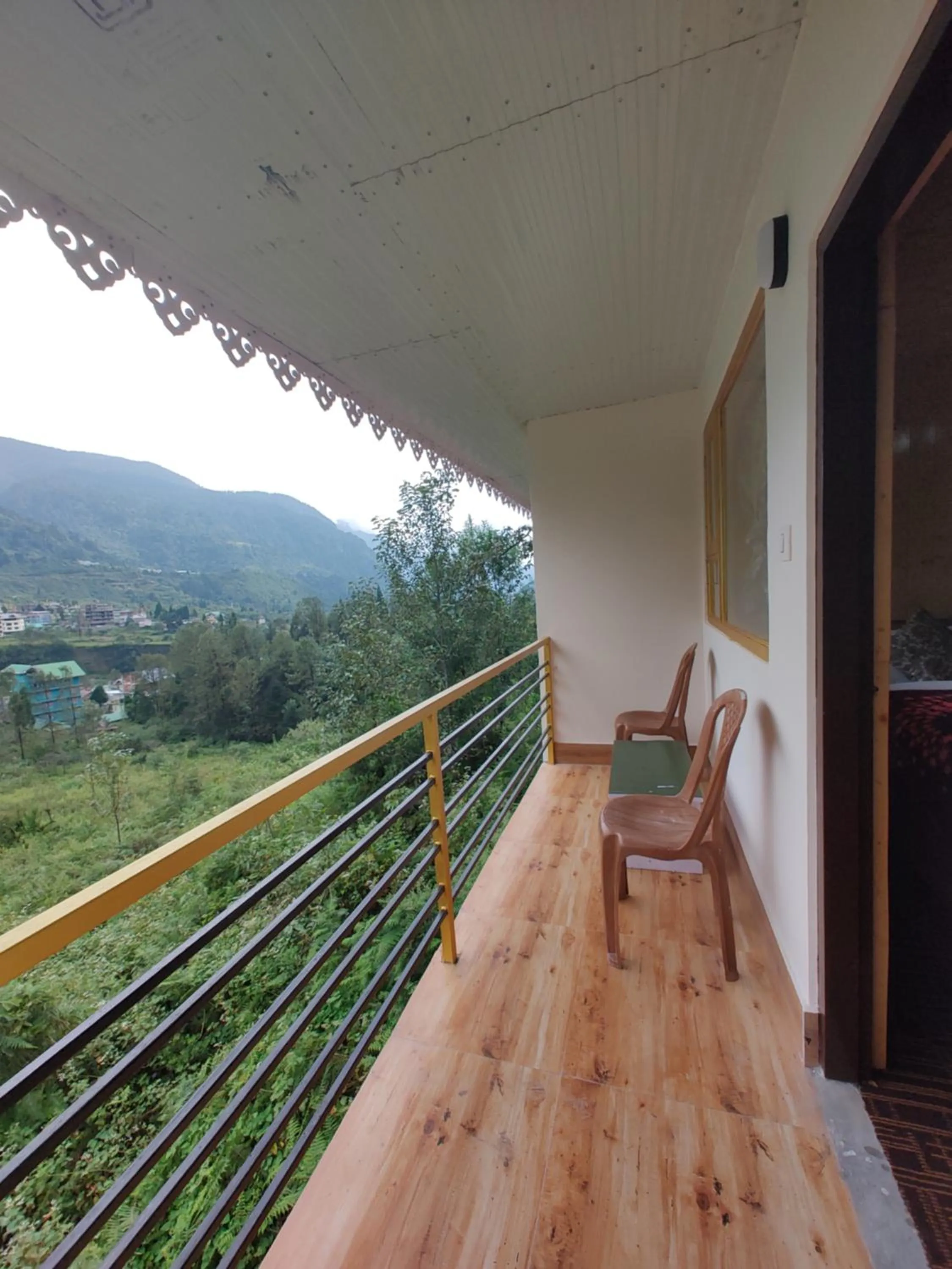 Balcony/Terrace in Apple Valley Cottages Lachung