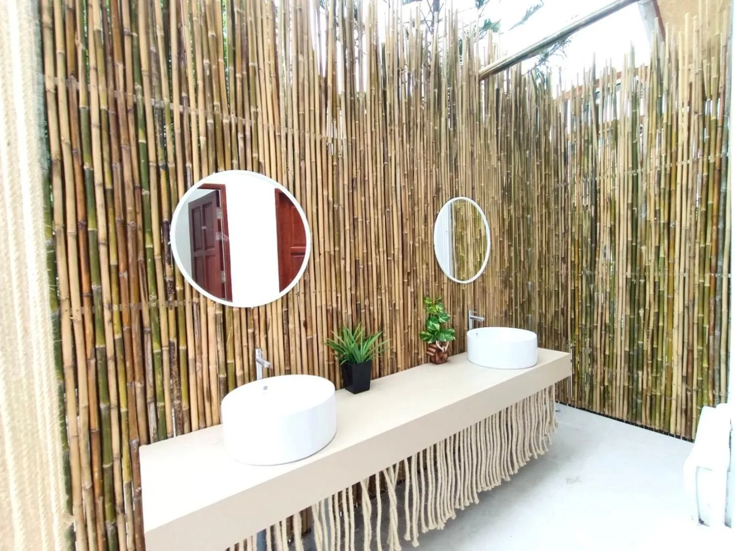 Restaurant/places to eat in Smile Samui Chaweng Beach Front Resort