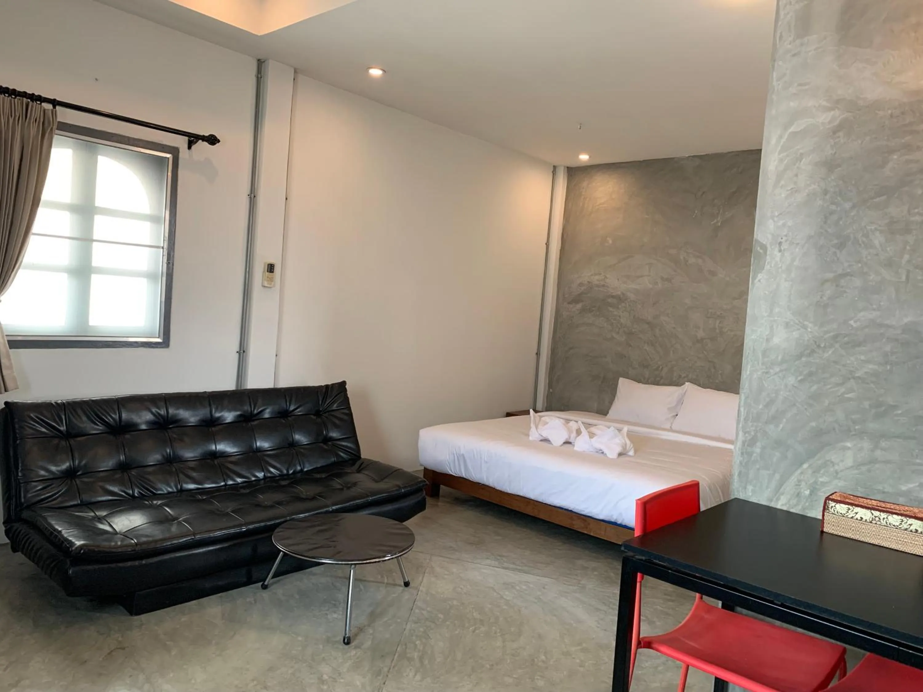 Photo of the whole room, Bed in La nuit de laos