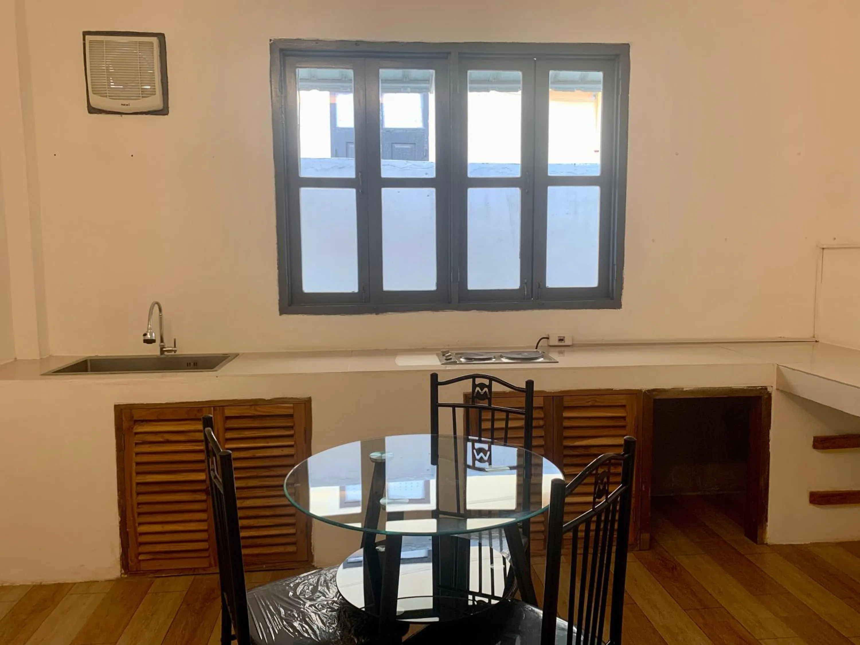 Dining area in La nuit de laos