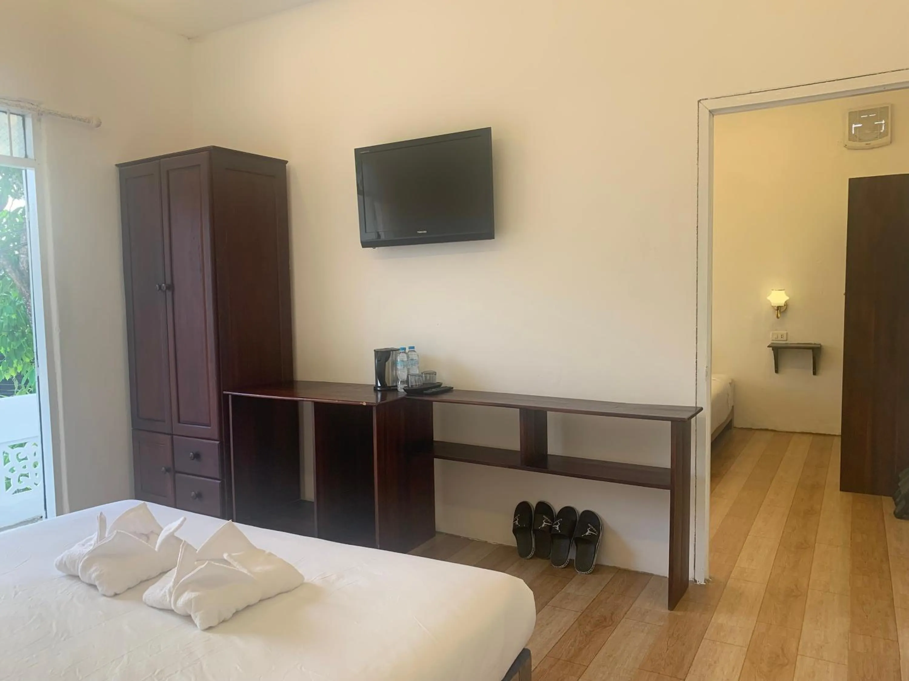 Photo of the whole room, Bed in La nuit de laos