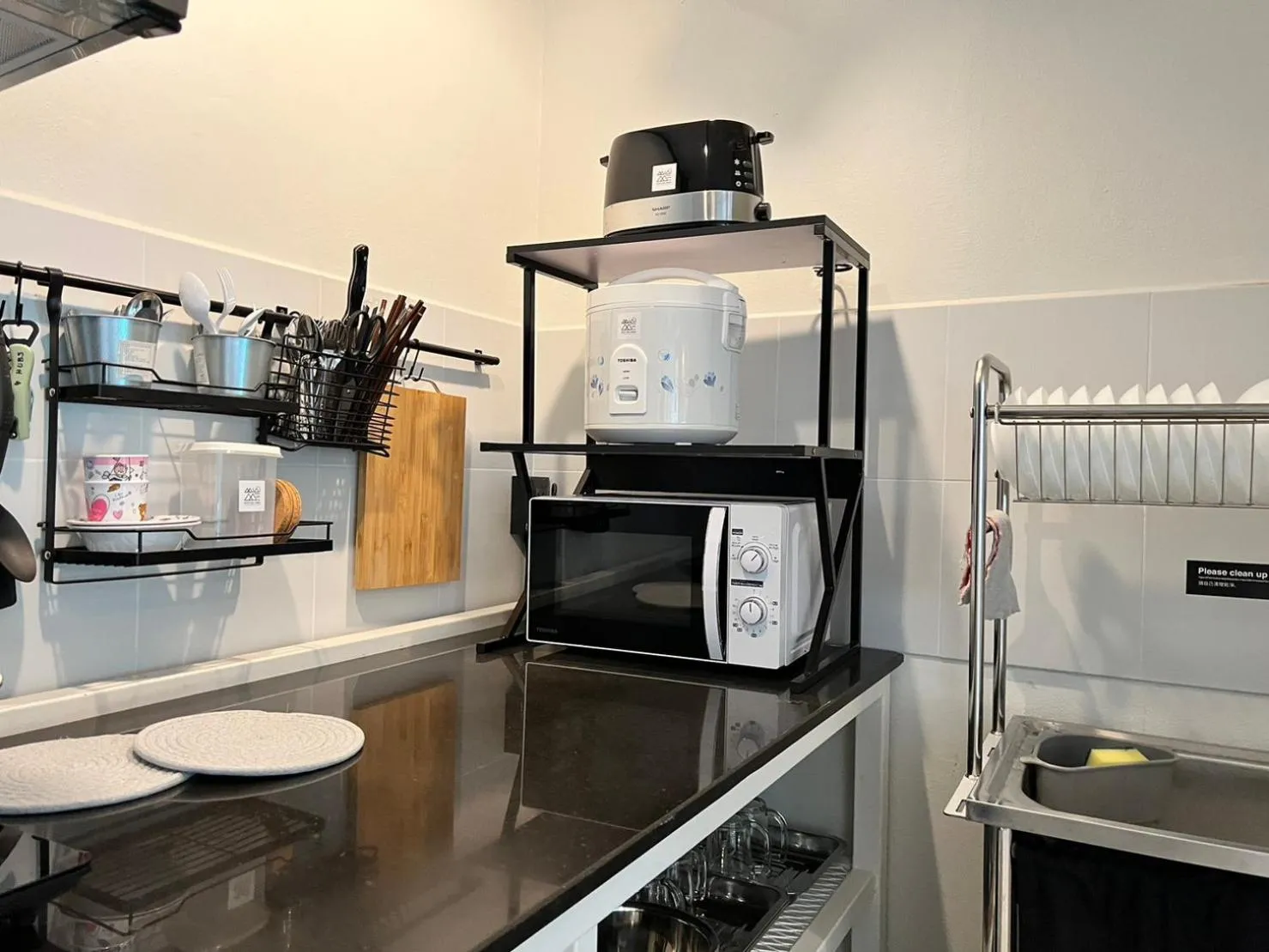 Kitchen or kitchenette in Mini-Me HUBS, Charm Suites & Pool in Old City