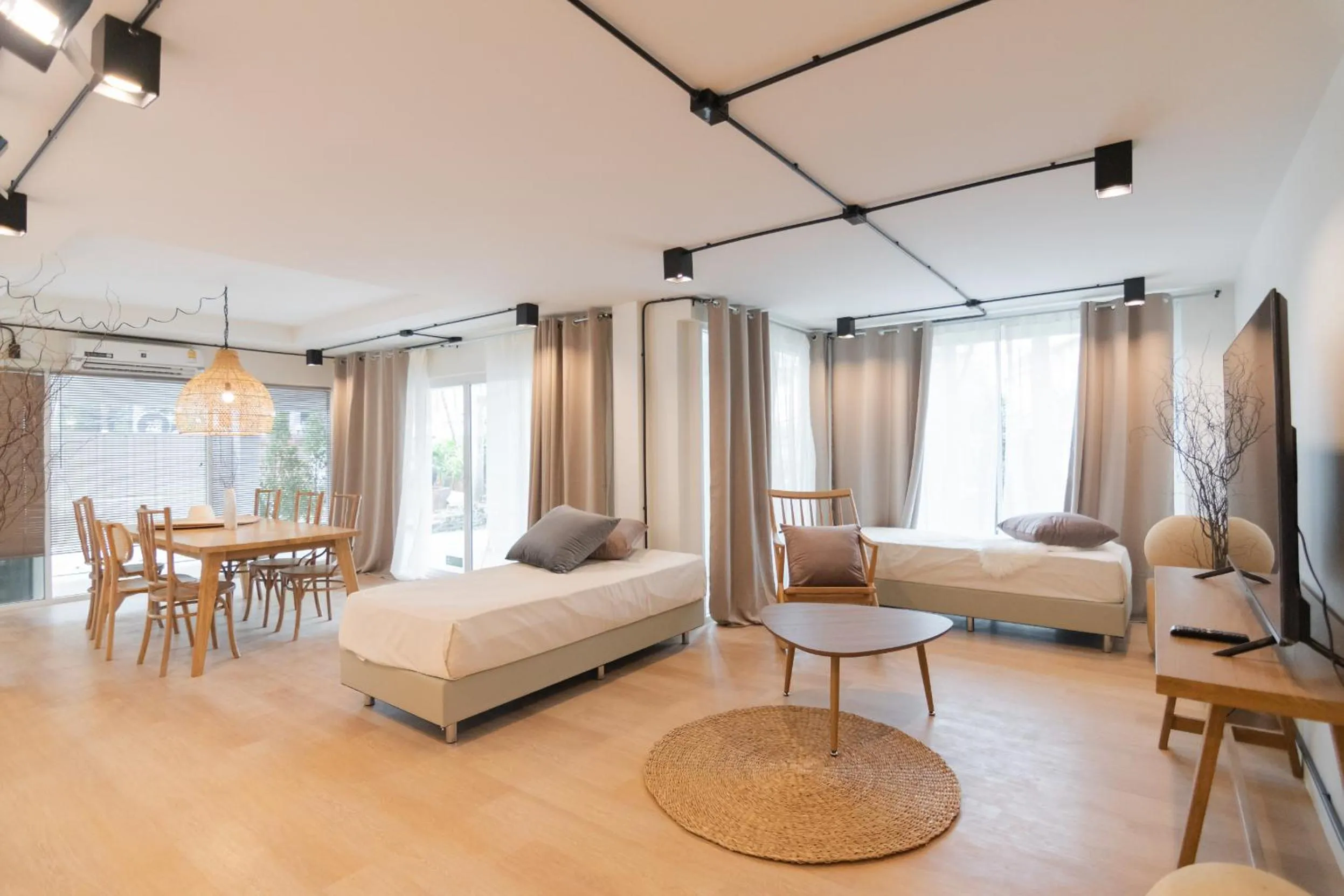 Restaurant/places to eat, Bed in Mini-Me HUBS, Charm Suites & Pool in Old City