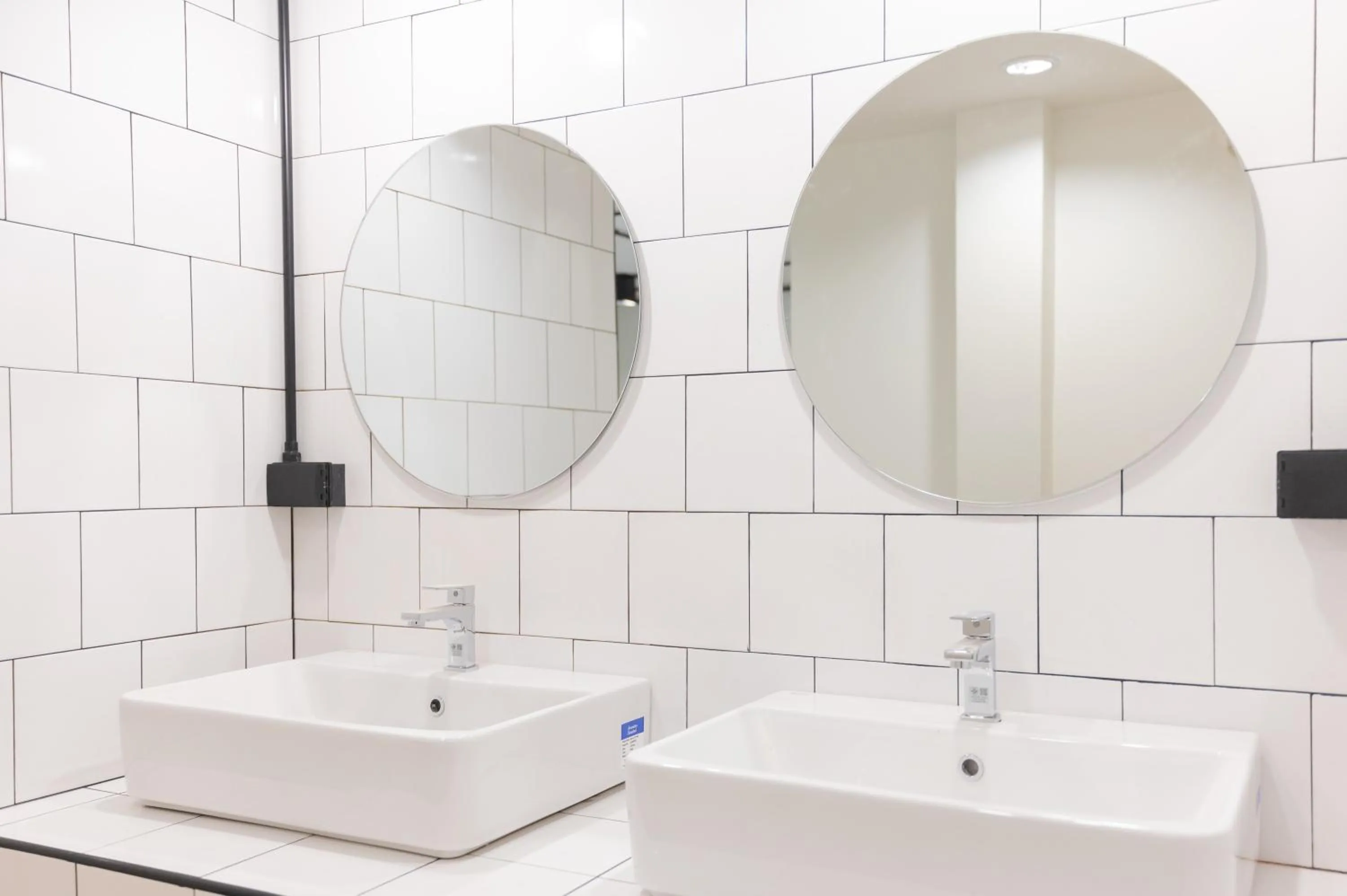 Bathroom in Mini-Me HUBS, Charm Suites & Pool in Old City