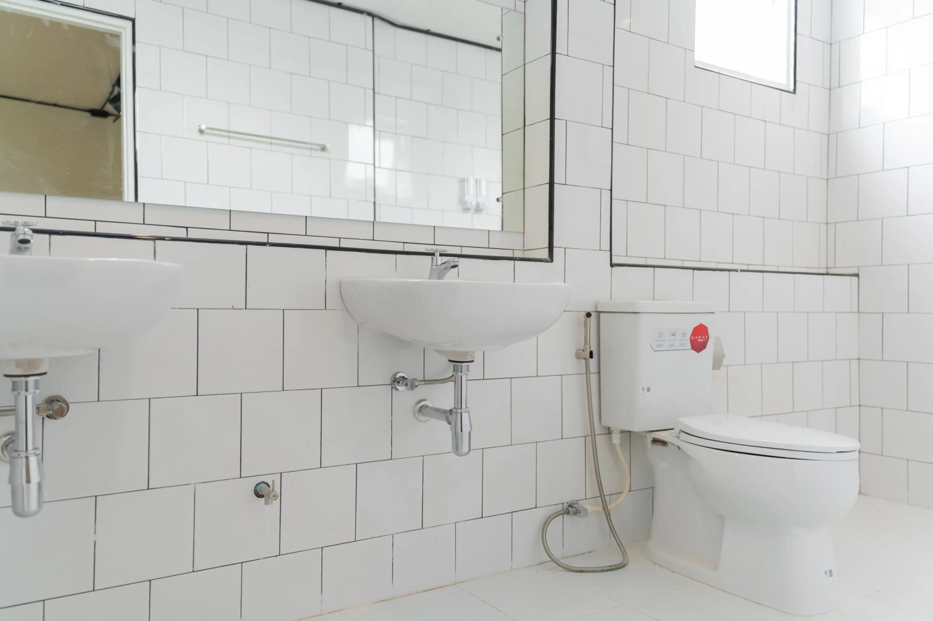 Toilet in Mini-Me HUBS, Charm Suites & Pool in Old City