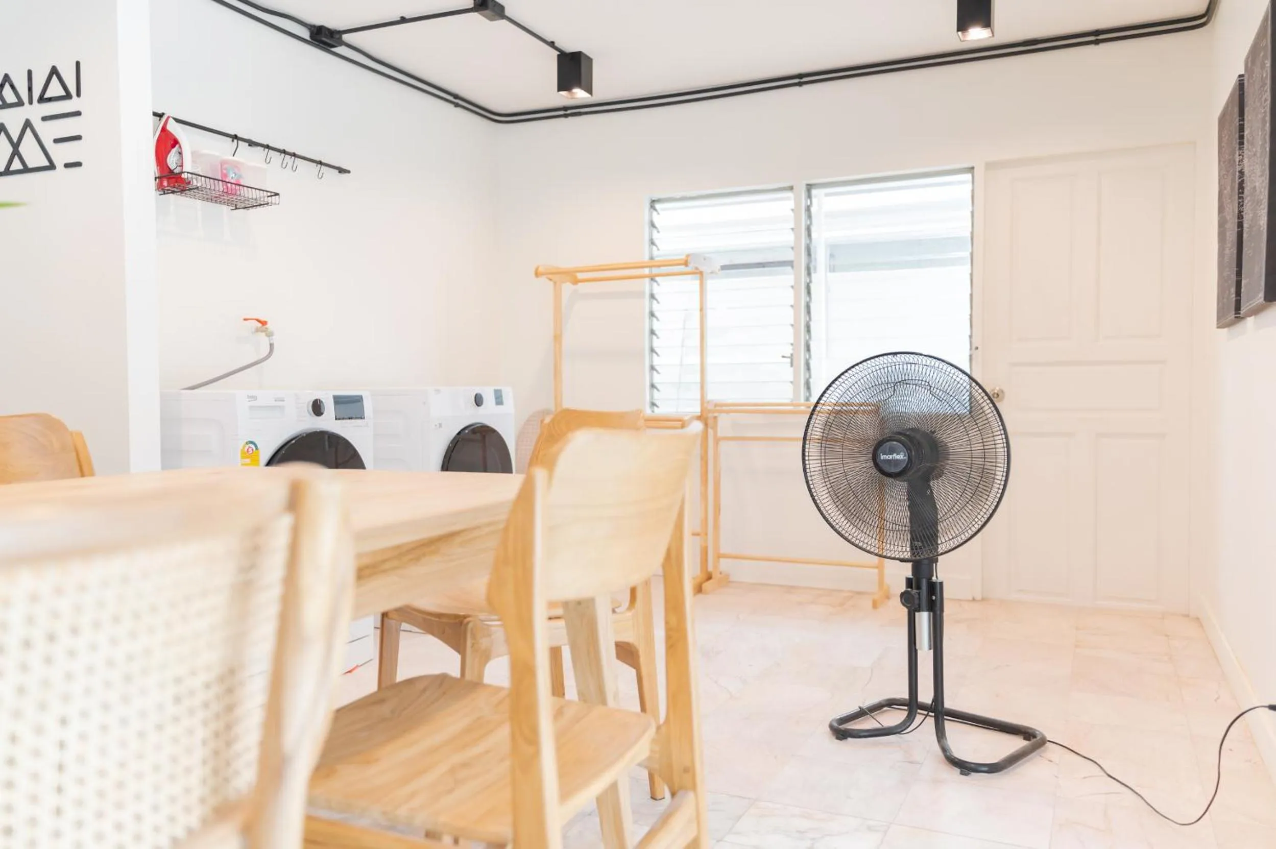 Restaurant/places to eat in Mini-Me HUBS, Charm Suites & Pool in Old City