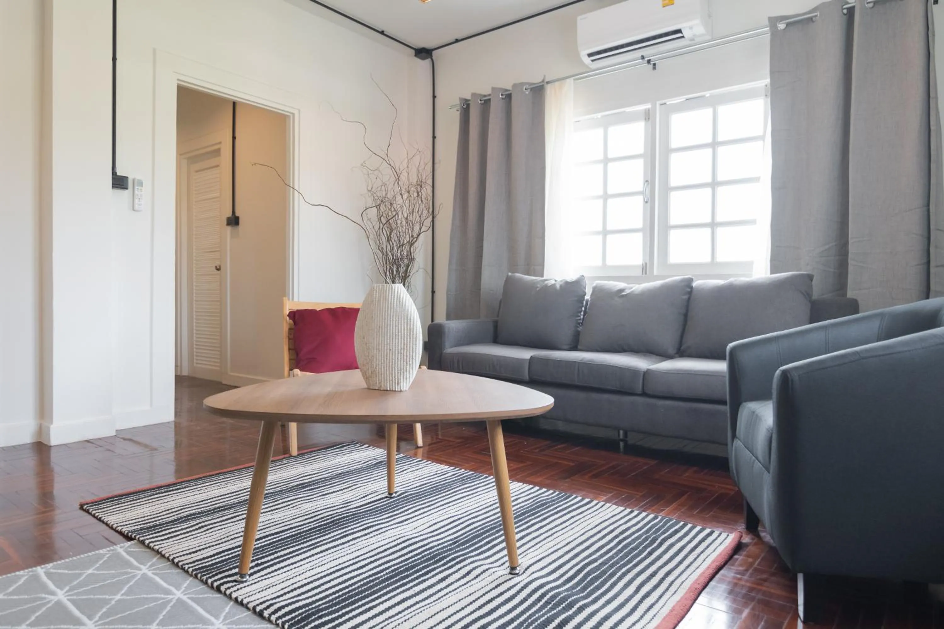 Living room in Mini-Me HUBS, Charm Suites & Pool in Old City