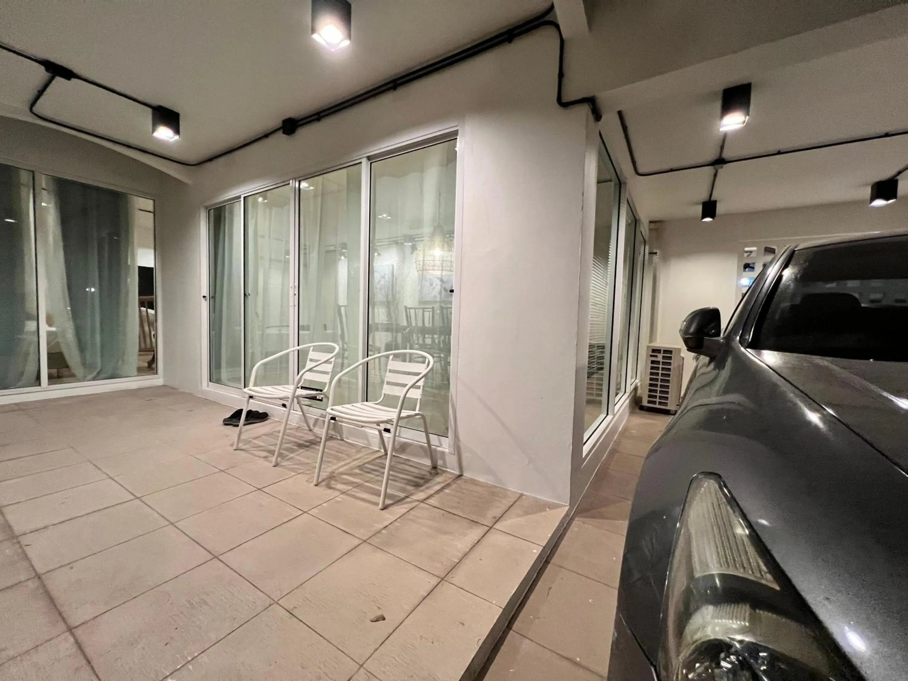 Parking in Mini-Me HUBS, Charm Suites & Pool in Old City