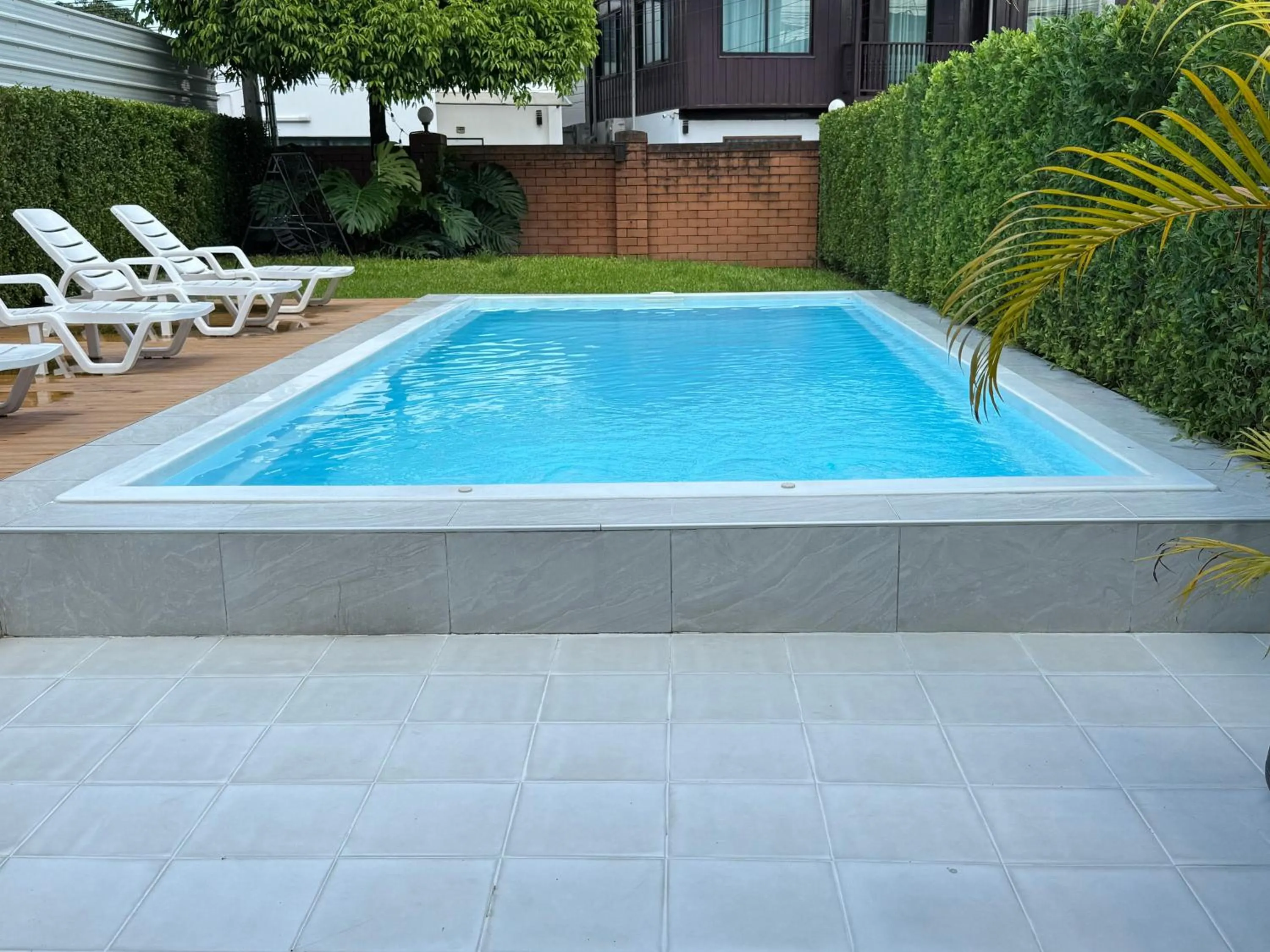 Day in Mini-Me HUBS, Charm Suites & Pool in Old City