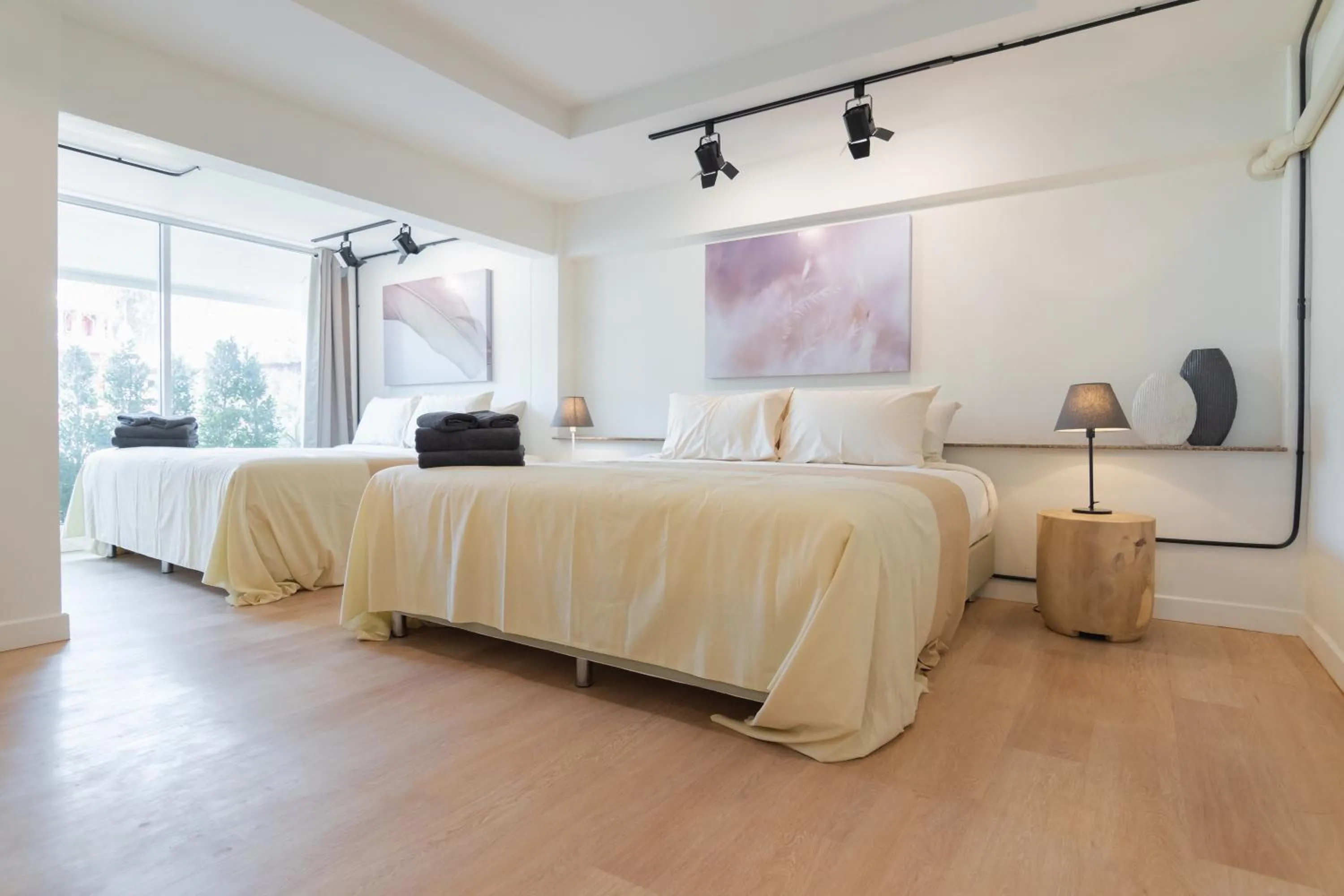 Bed in Mini-Me HUBS, Charm Suites & Pool in Old City