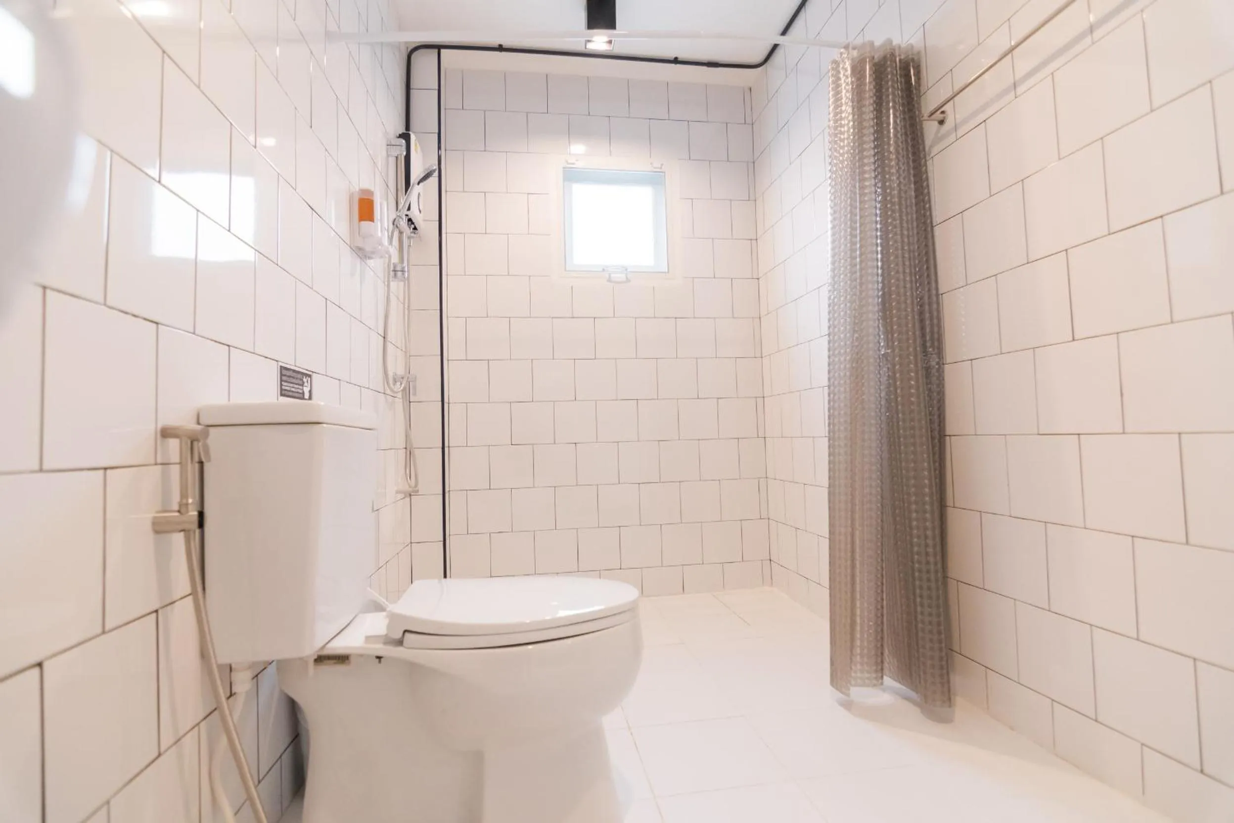 Bathroom in Mini-Me HUBS, Charm Suites & Pool in Old City