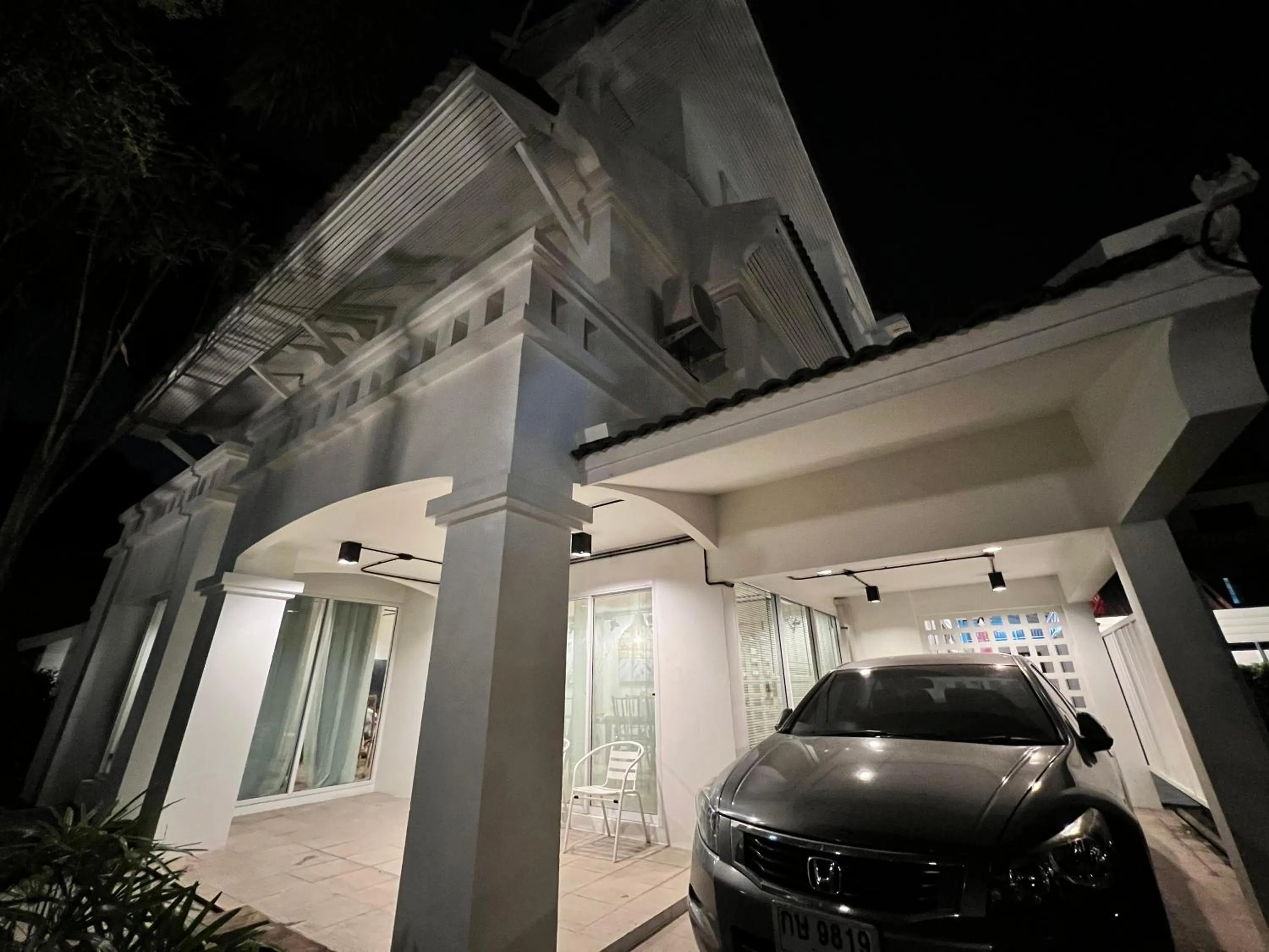 Night in Mini-Me HUBS, Charm Suites & Pool in Old City