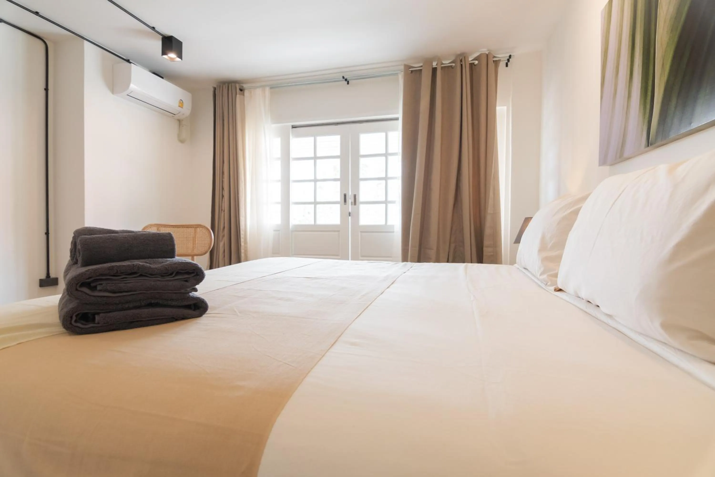 Bed in Mini-Me HUBS, Charm Suites & Pool in Old City