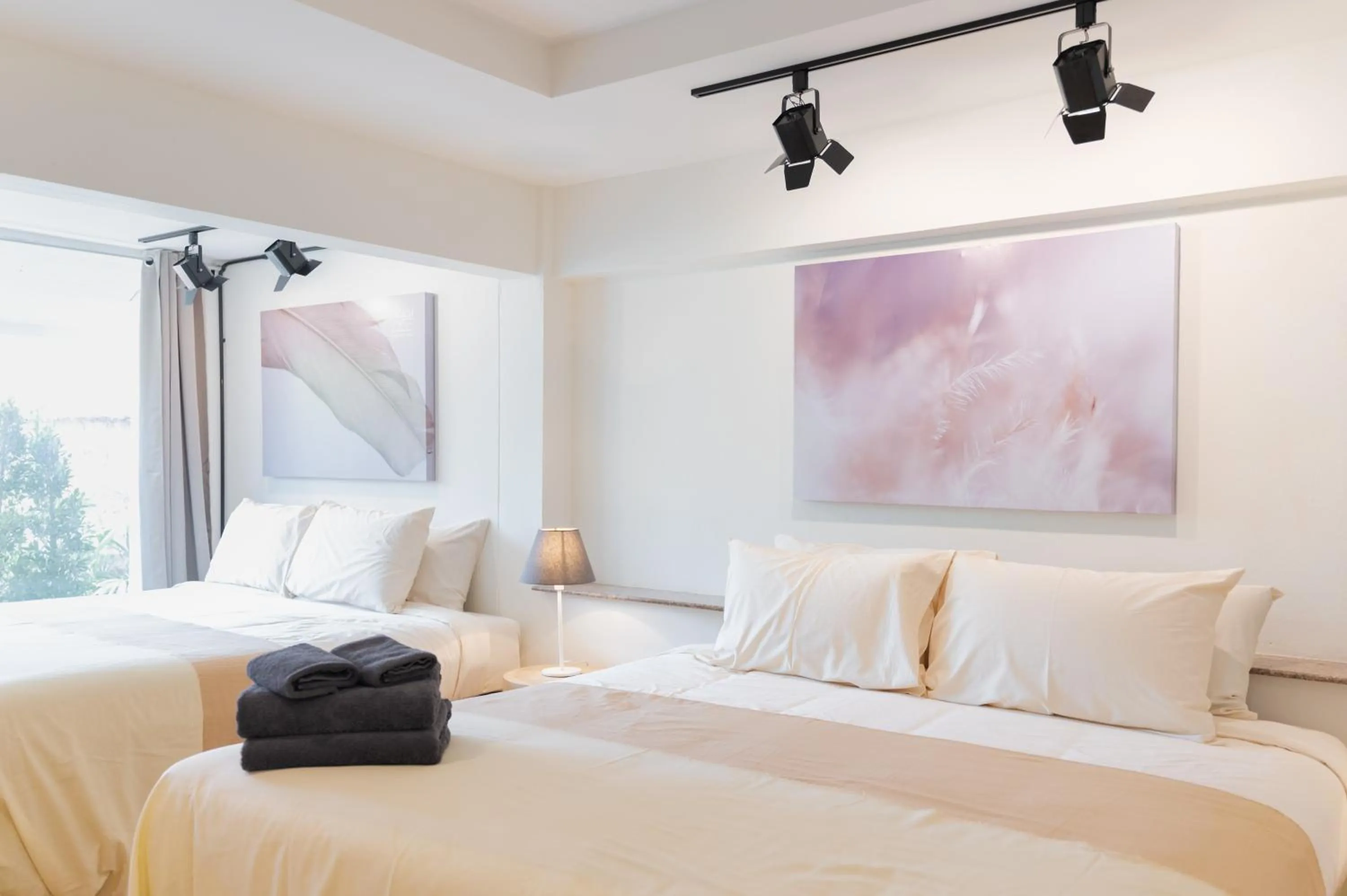 Bed in Mini-Me HUBS, Charm Suites & Pool in Old City