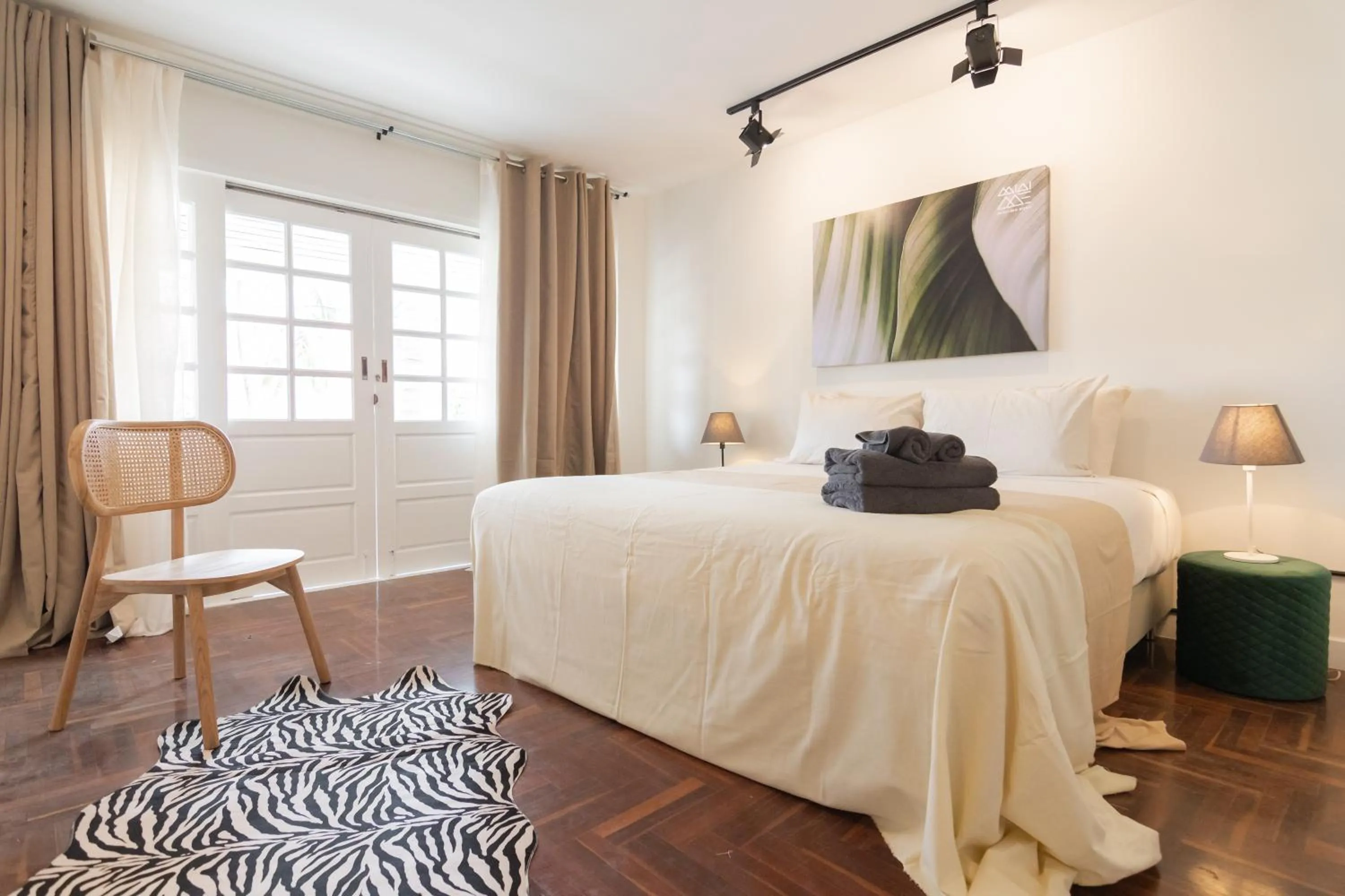Bed in Mini-Me HUBS, Charm Suites & Pool in Old City