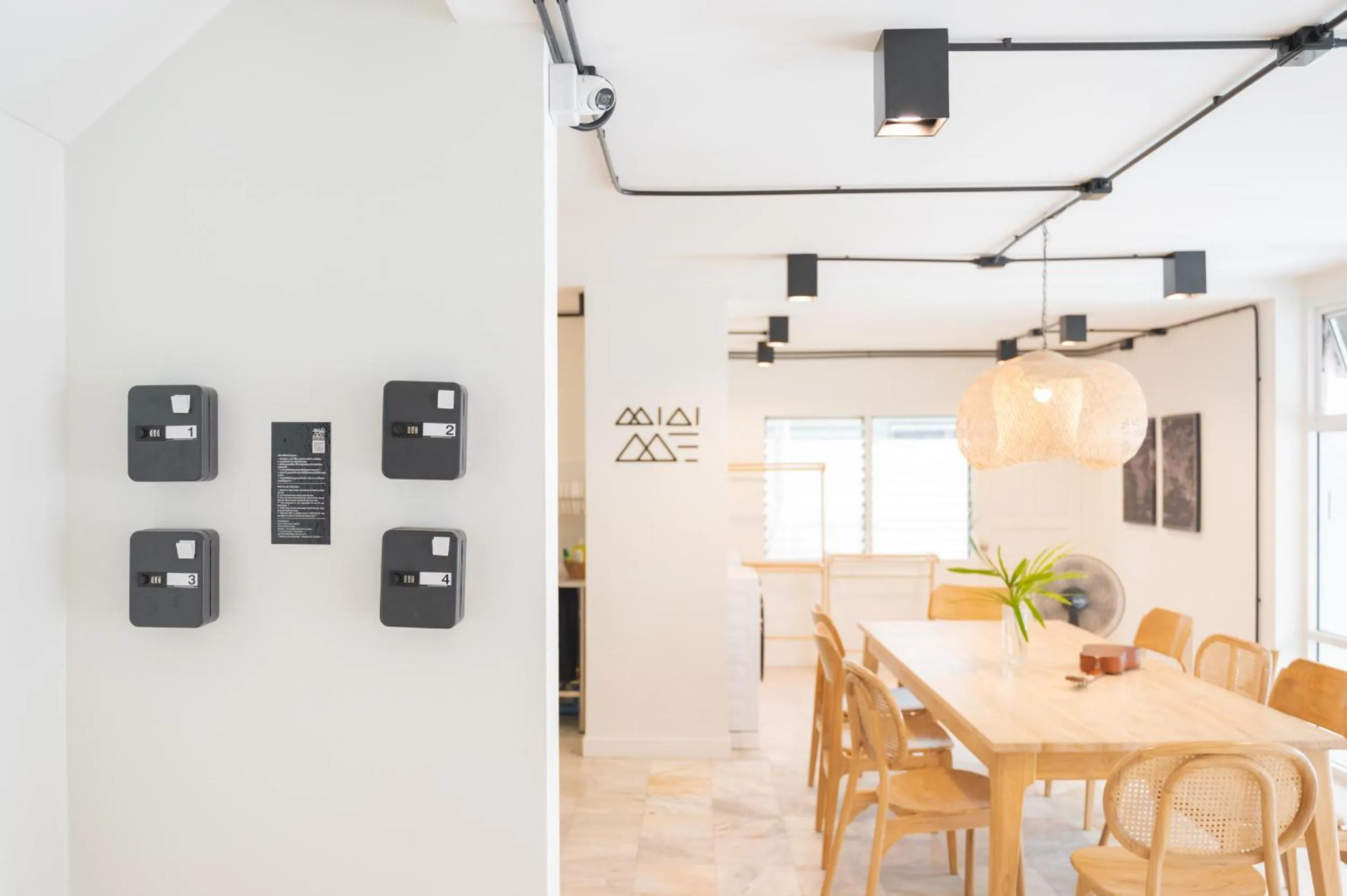 Communal lounge/ TV room in Mini-Me HUBS, Charm Suites & Pool in Old City