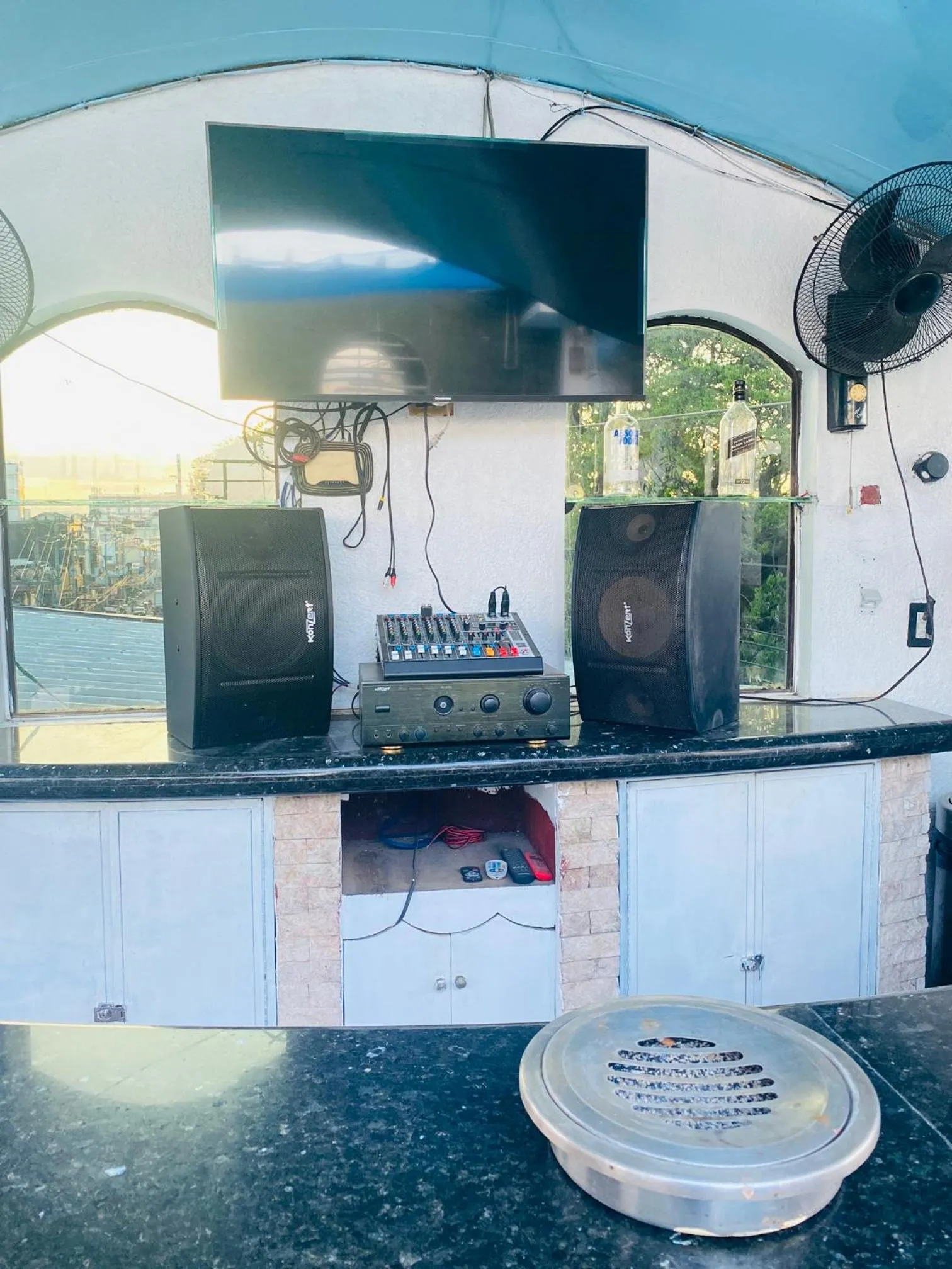 Swimming pool in Fields Palace Hotel