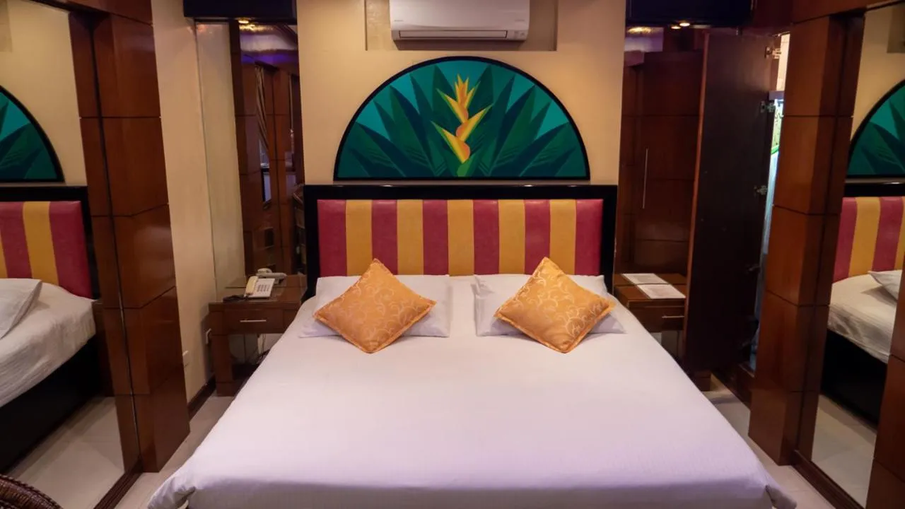 Bed in Fields Palace Hotel