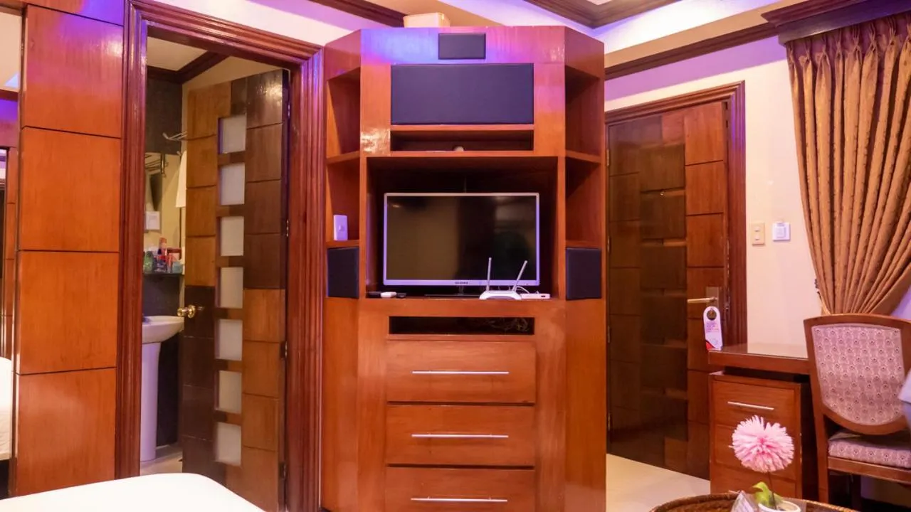 TV and multimedia, Bed in Fields Palace Hotel