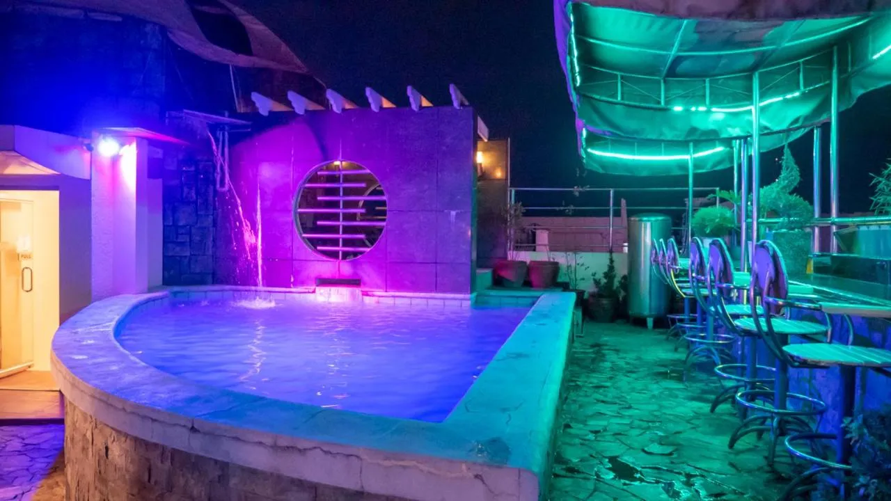 Pool view in Fields Palace Hotel