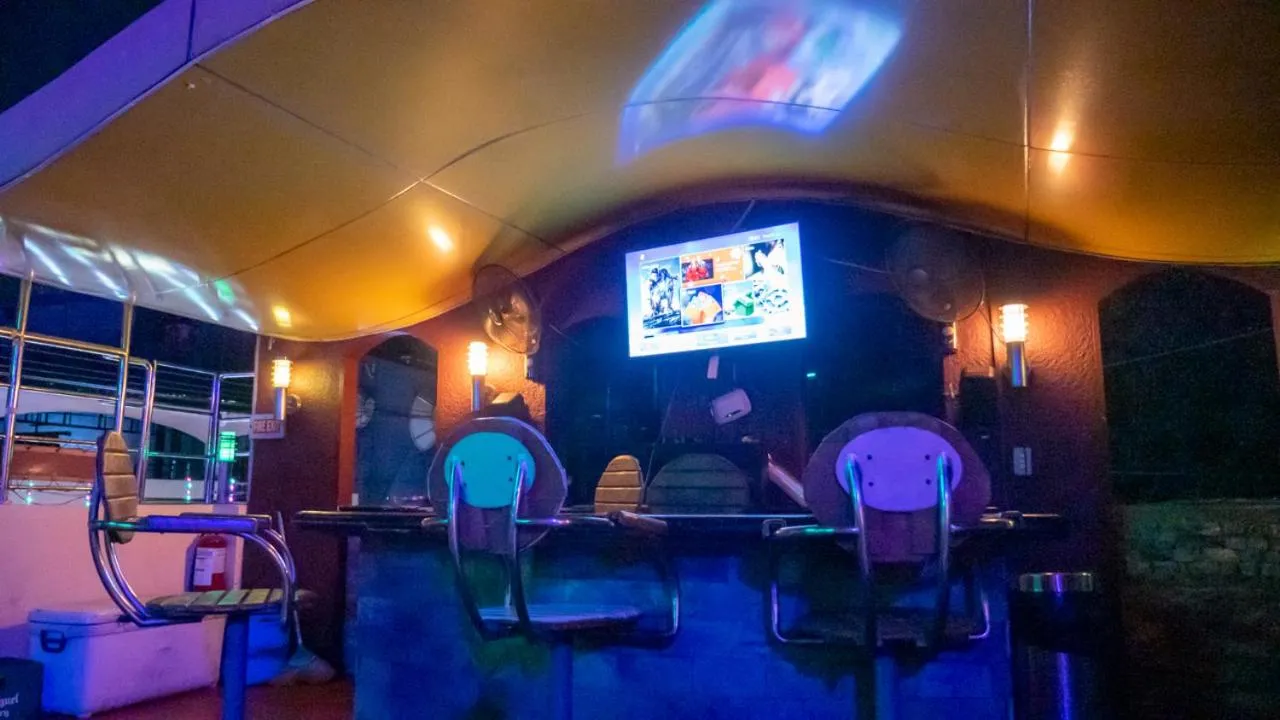 Evening entertainment in Fields Palace Hotel