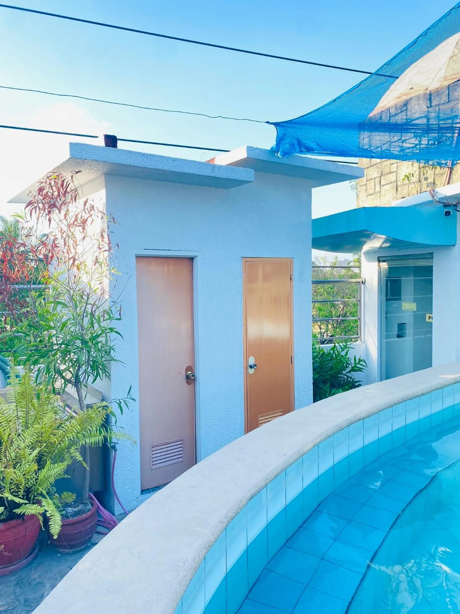 Swimming pool in Fields Palace Hotel