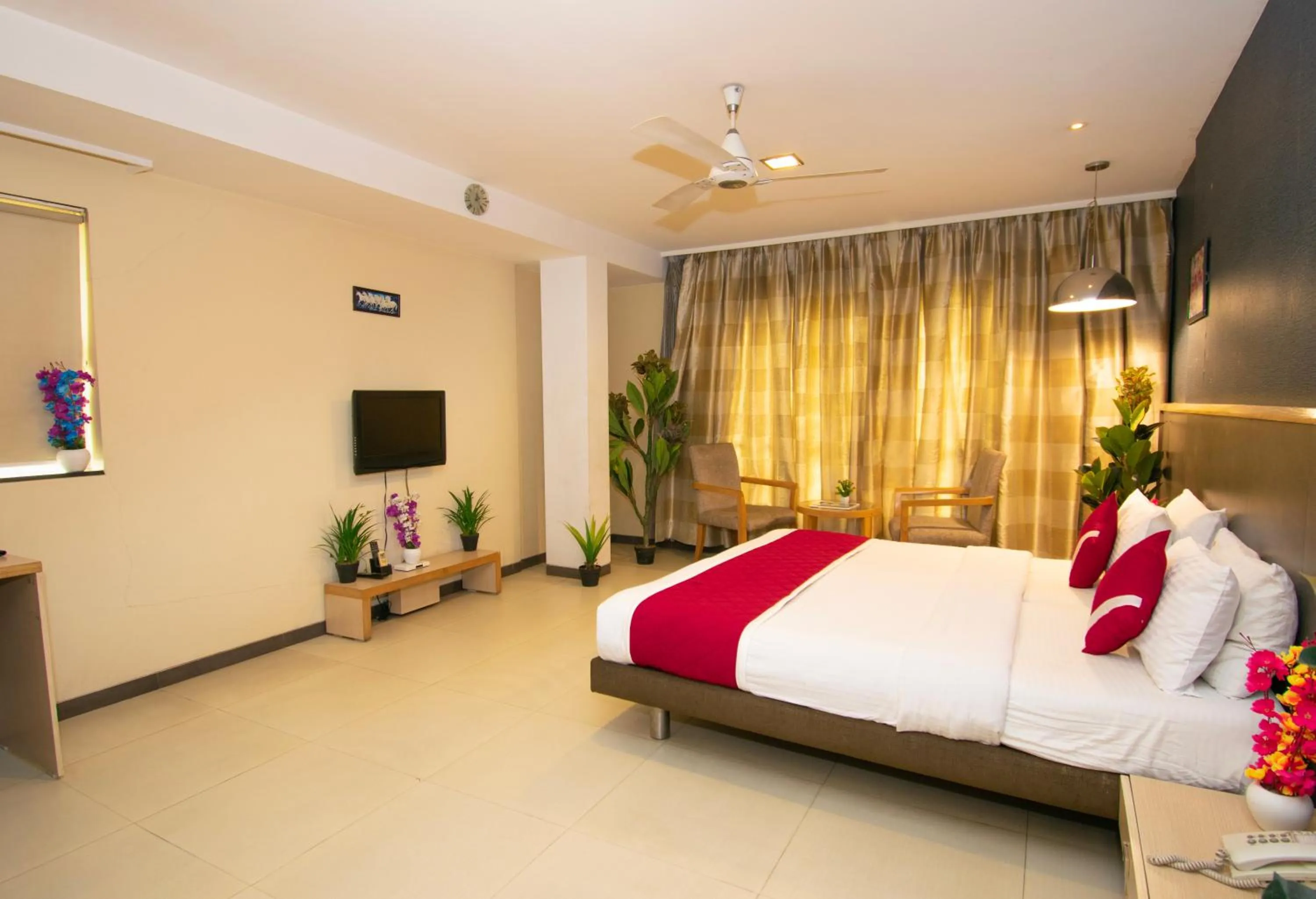 Photo of the whole room, Bed in Octave Koregaon Park