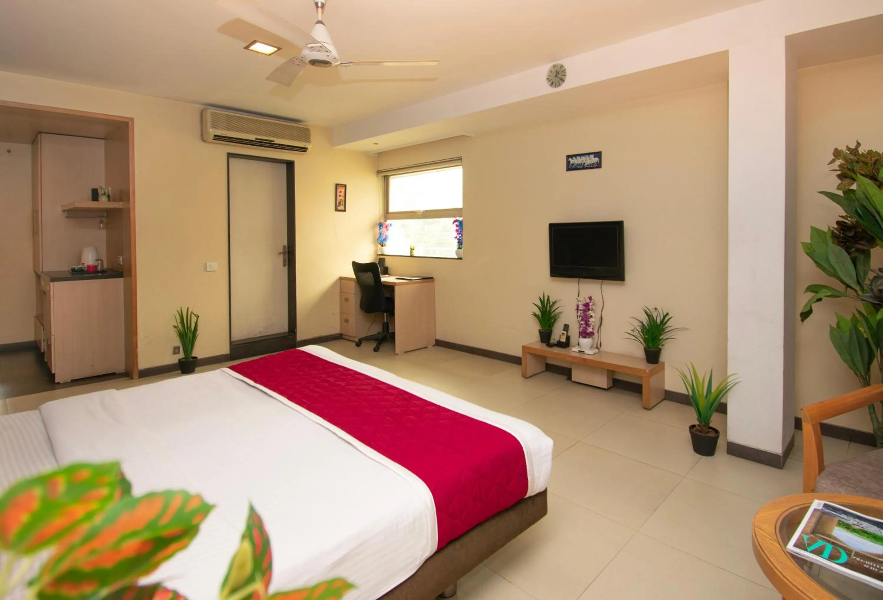 Photo of the whole room, Bed in Octave Koregaon Park