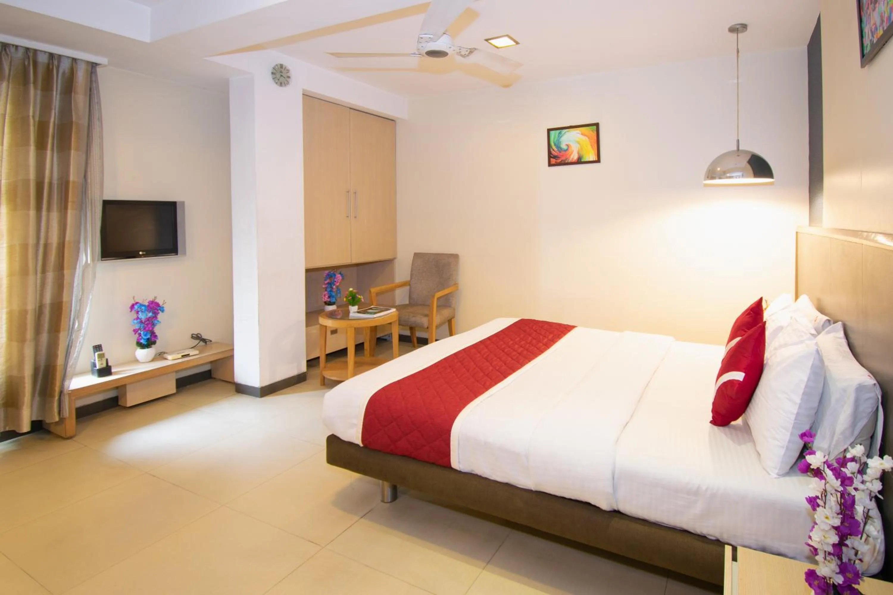 Photo of the whole room, Bed in Octave Koregaon Park