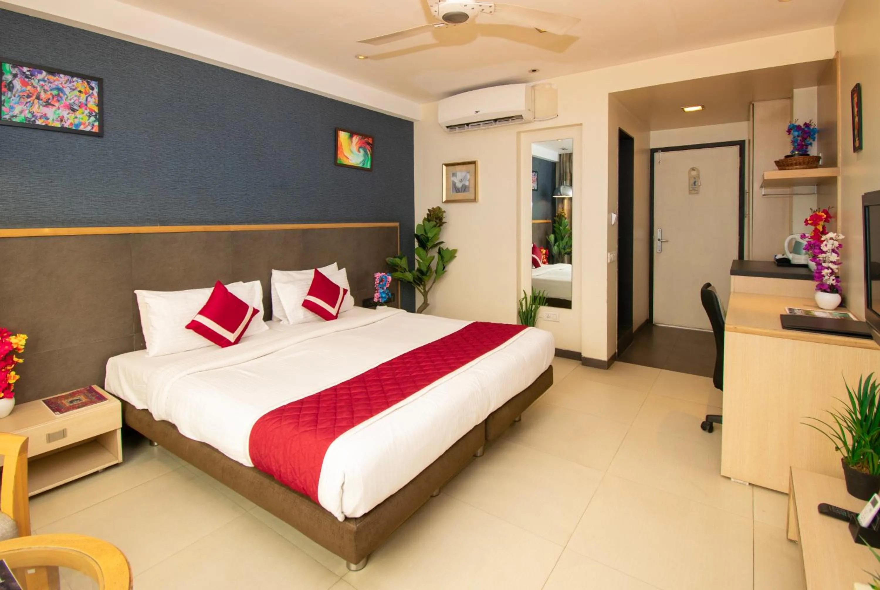 Photo of the whole room, Bed in Octave Koregaon Park