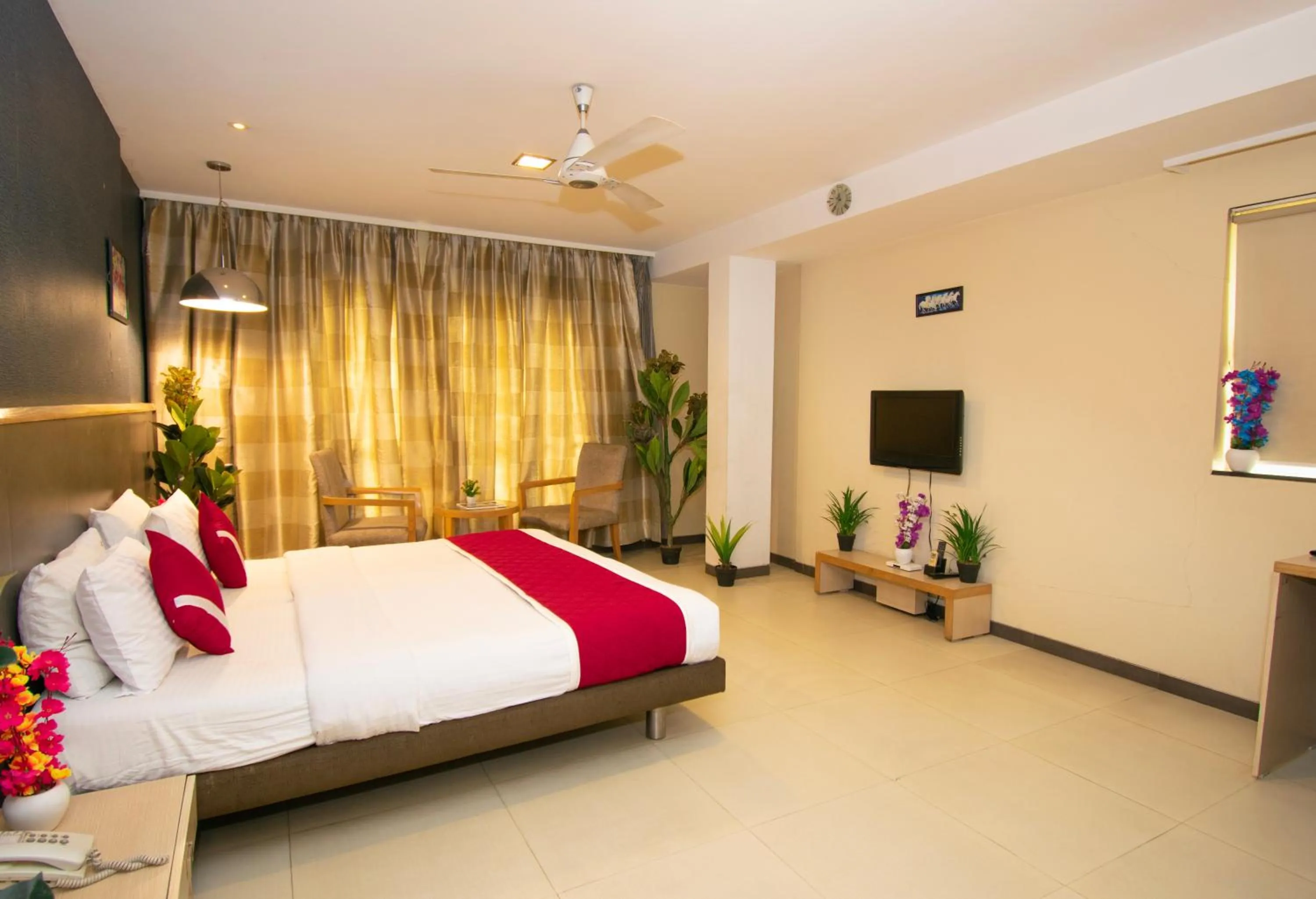 Photo of the whole room, Bed in Octave Koregaon Park