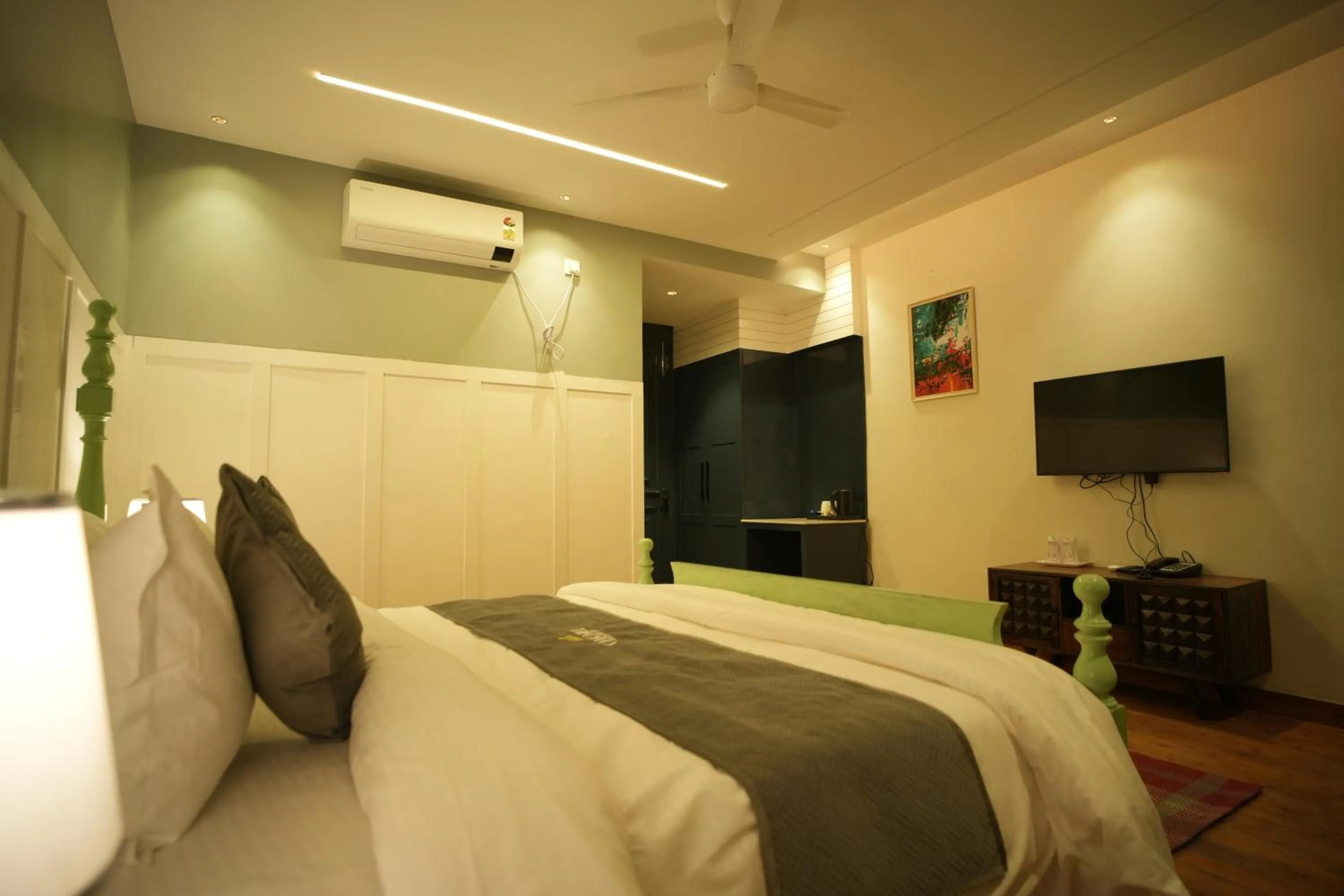 Bedroom, Bed in Oakhill Resorts