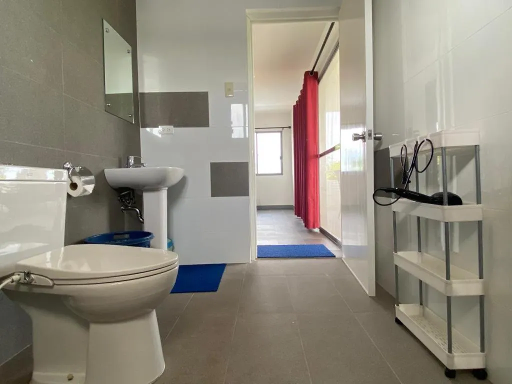 Toilet in Malipaj Apartments