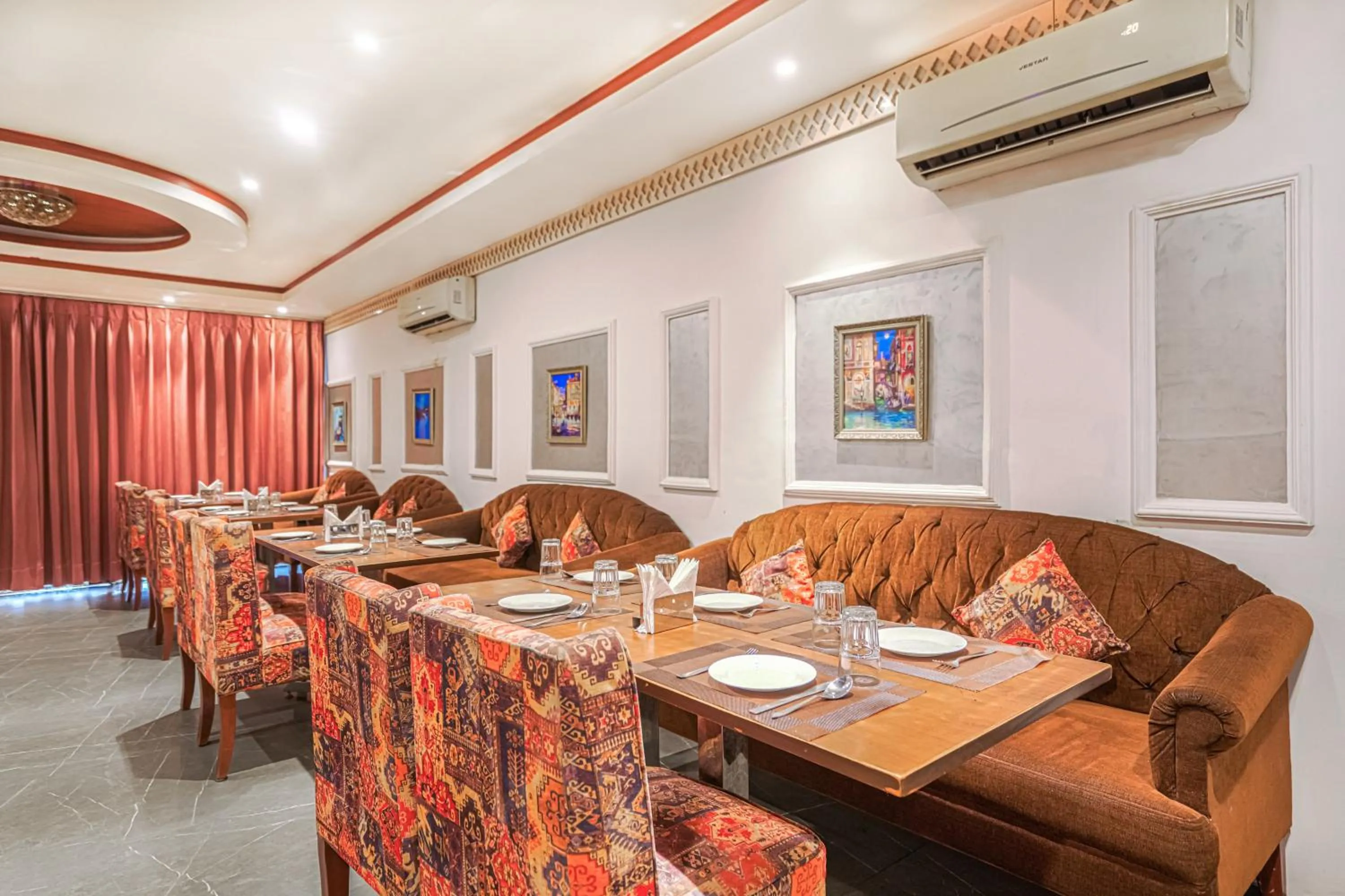 Restaurant/places to eat in Hotel Highway Greens Near VR Punjab Mall Airport Road Mohali Chandigarh