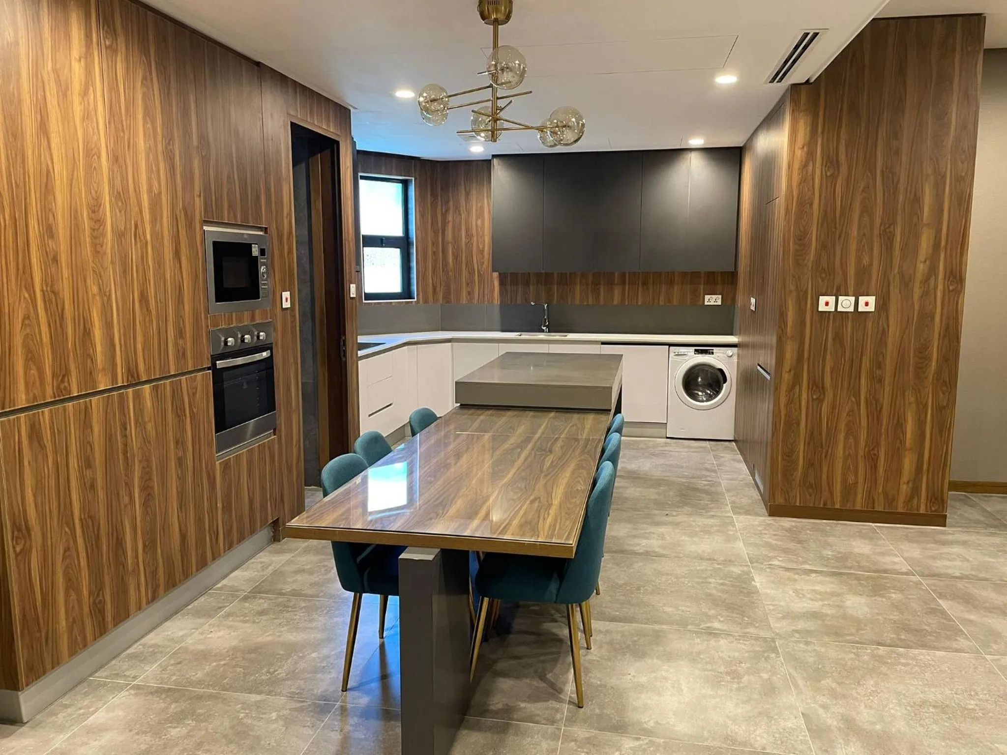 Kitchen or kitchenette in Modern Heights