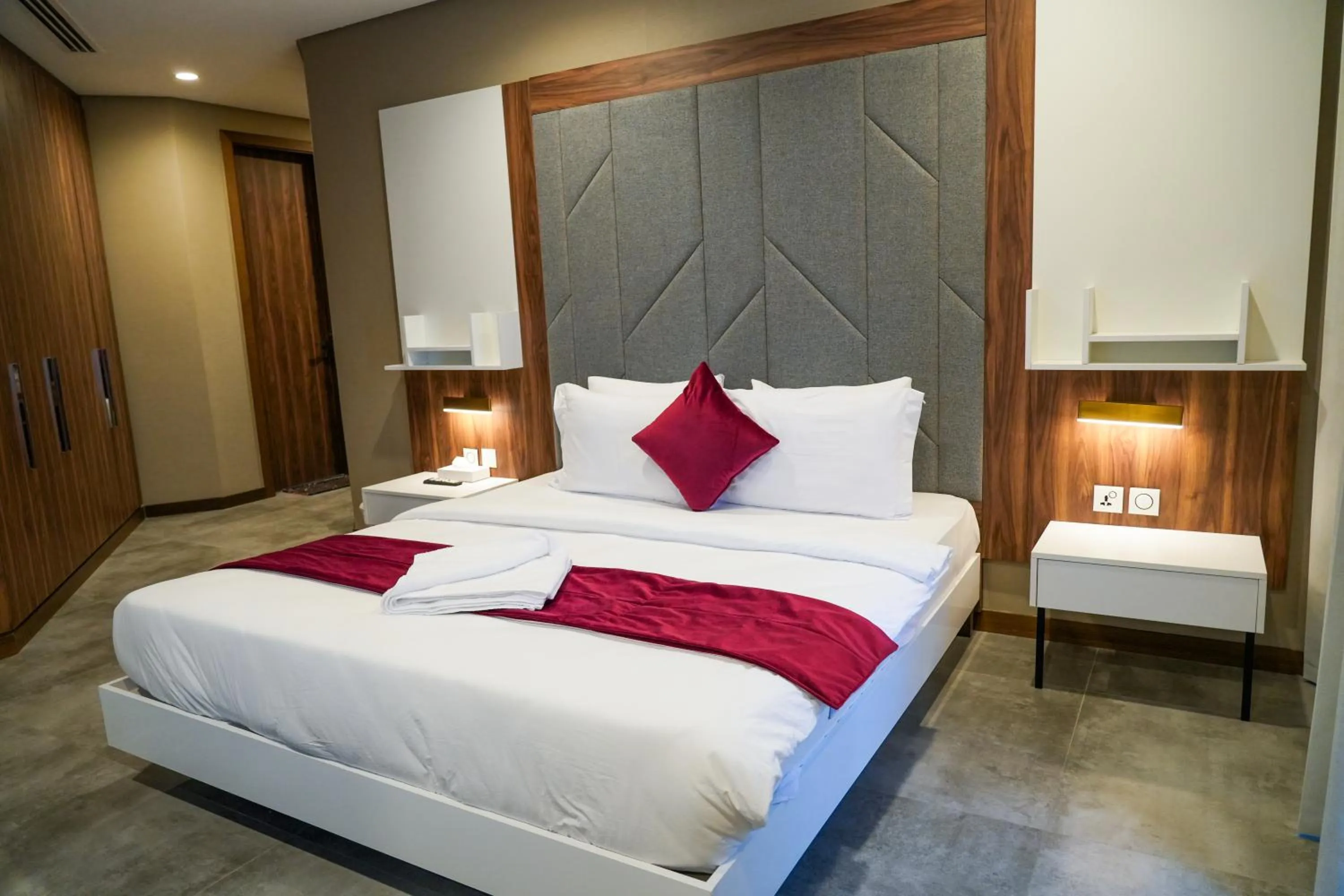 Bedroom, Bed in Modern Heights