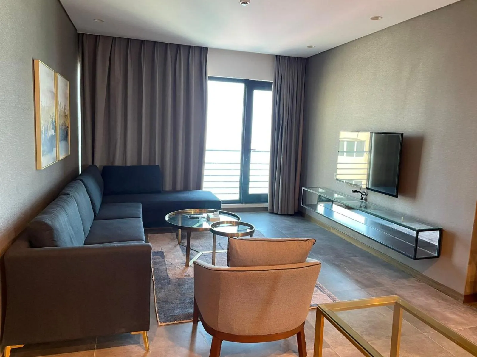 TV and multimedia in Modern Heights