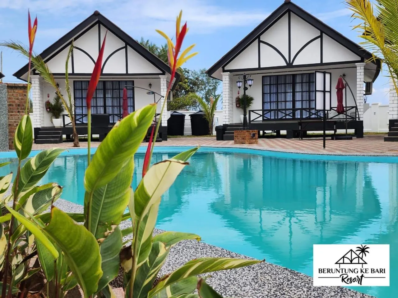 Pool view in BERUNTUNG KE BARI RESORT @ PANTAI PENARIK