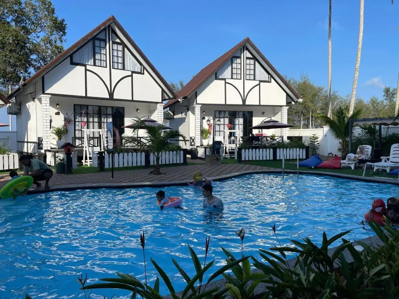 Family Suite in BERUNTUNG KE BARI RESORT @ PANTAI PENARIK Family Suite in BERUNTUNG KE BARI RESORT @ PANTAI PENARIK