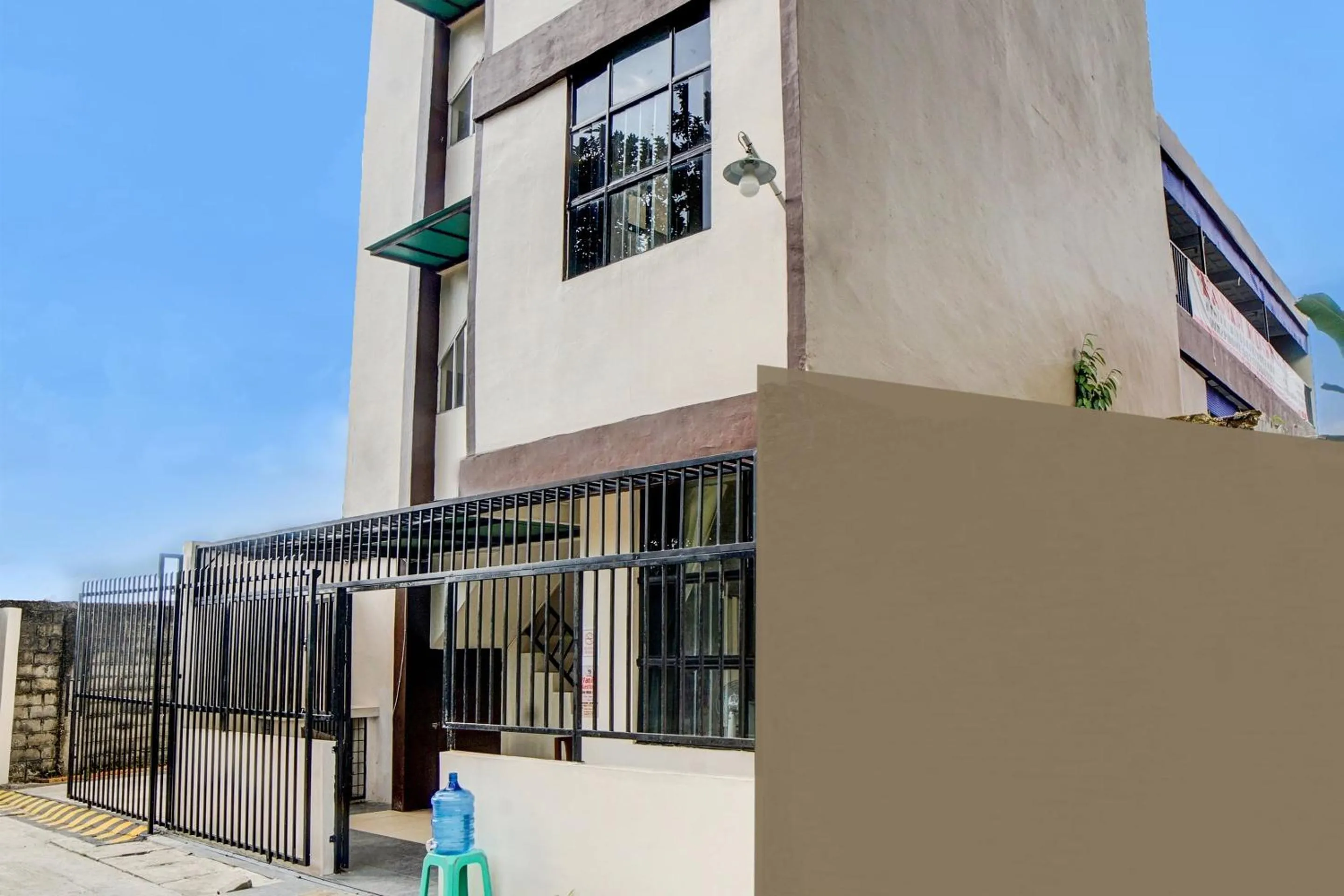 Facade/entrance in Hotel O Vania Guest HouseNearRSUP H Adam Malik