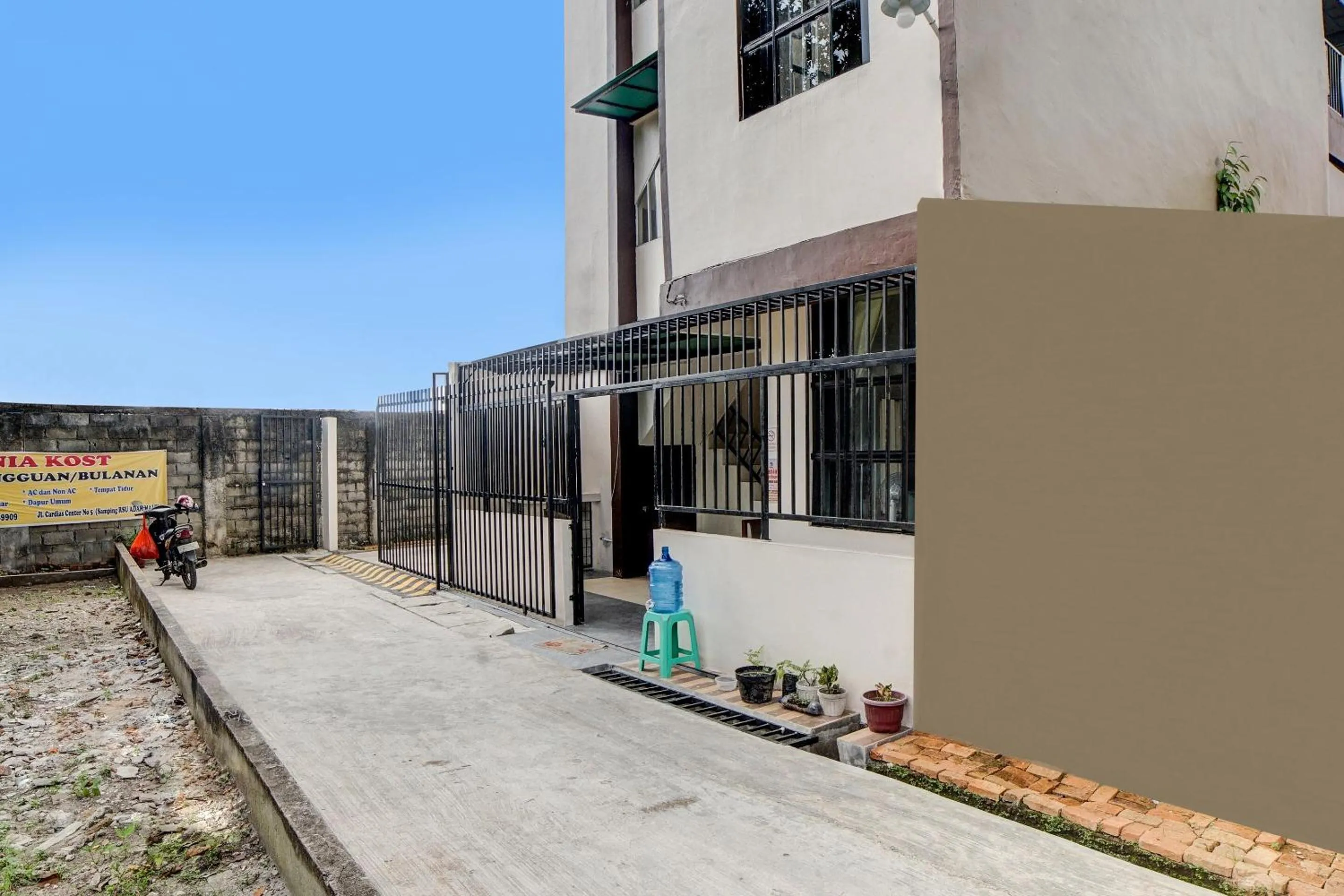 Facade/entrance in Hotel O Vania Guest HouseNearRSUP H Adam Malik